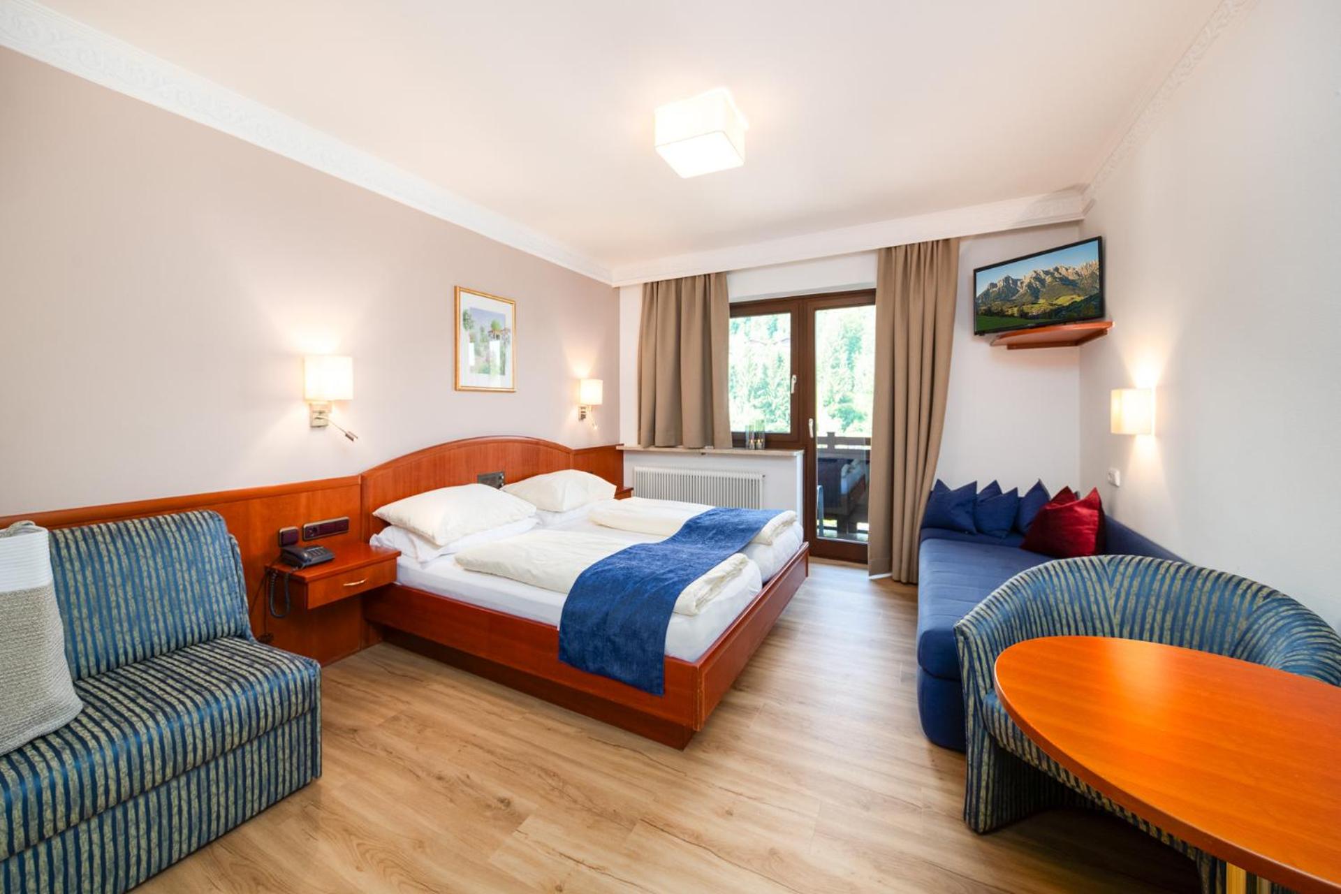 Double Room with Balcony - Photo 5