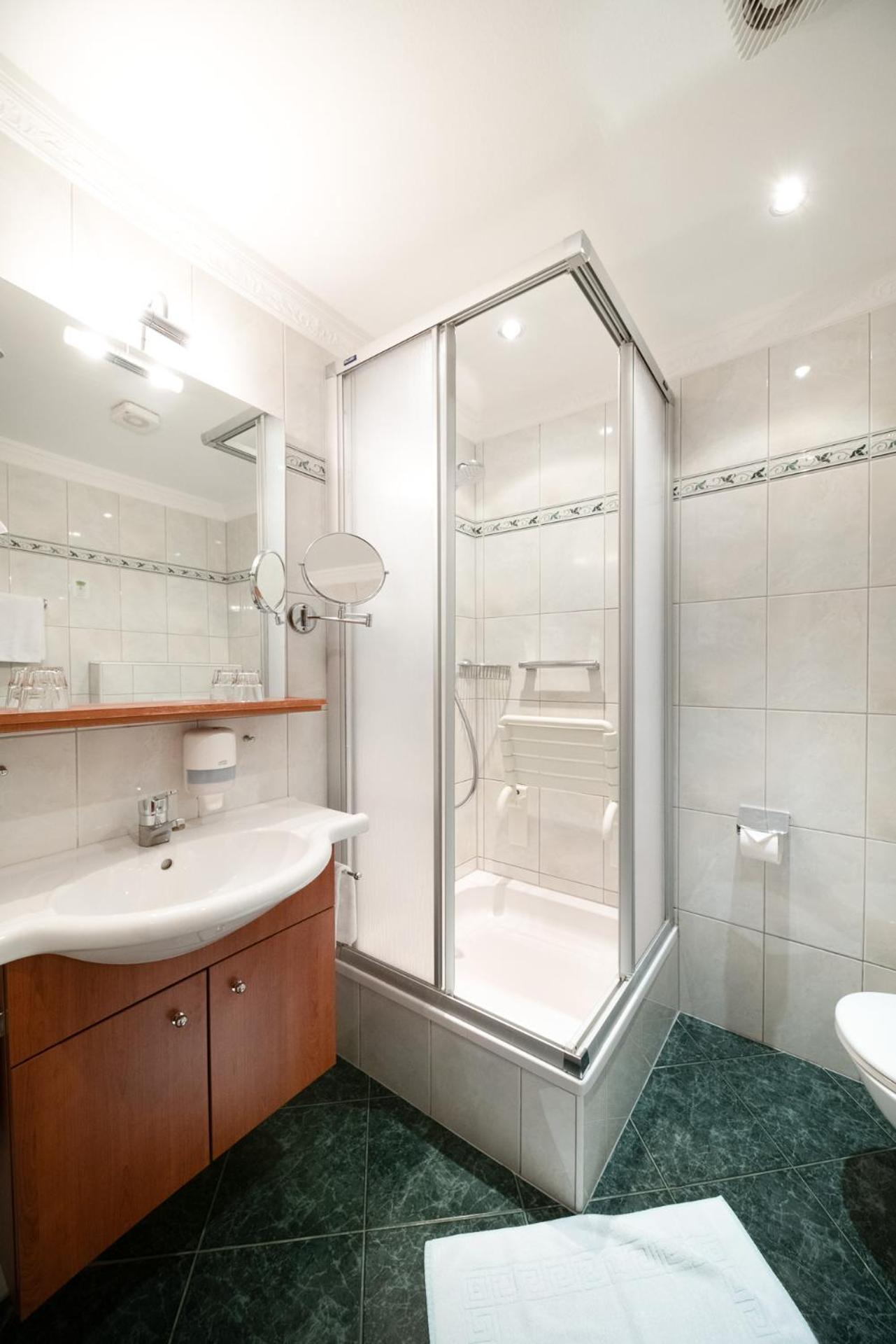 Double Room with Balcony - Photo 2