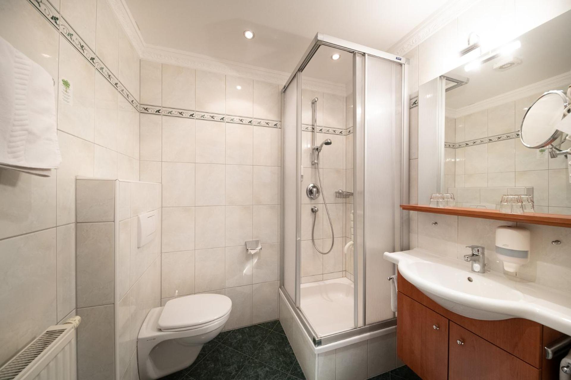 Double Room with Balcony - Photo 6