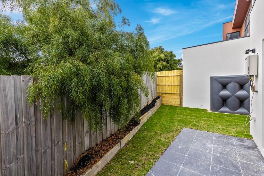 Three-Bedroom House photo 2
