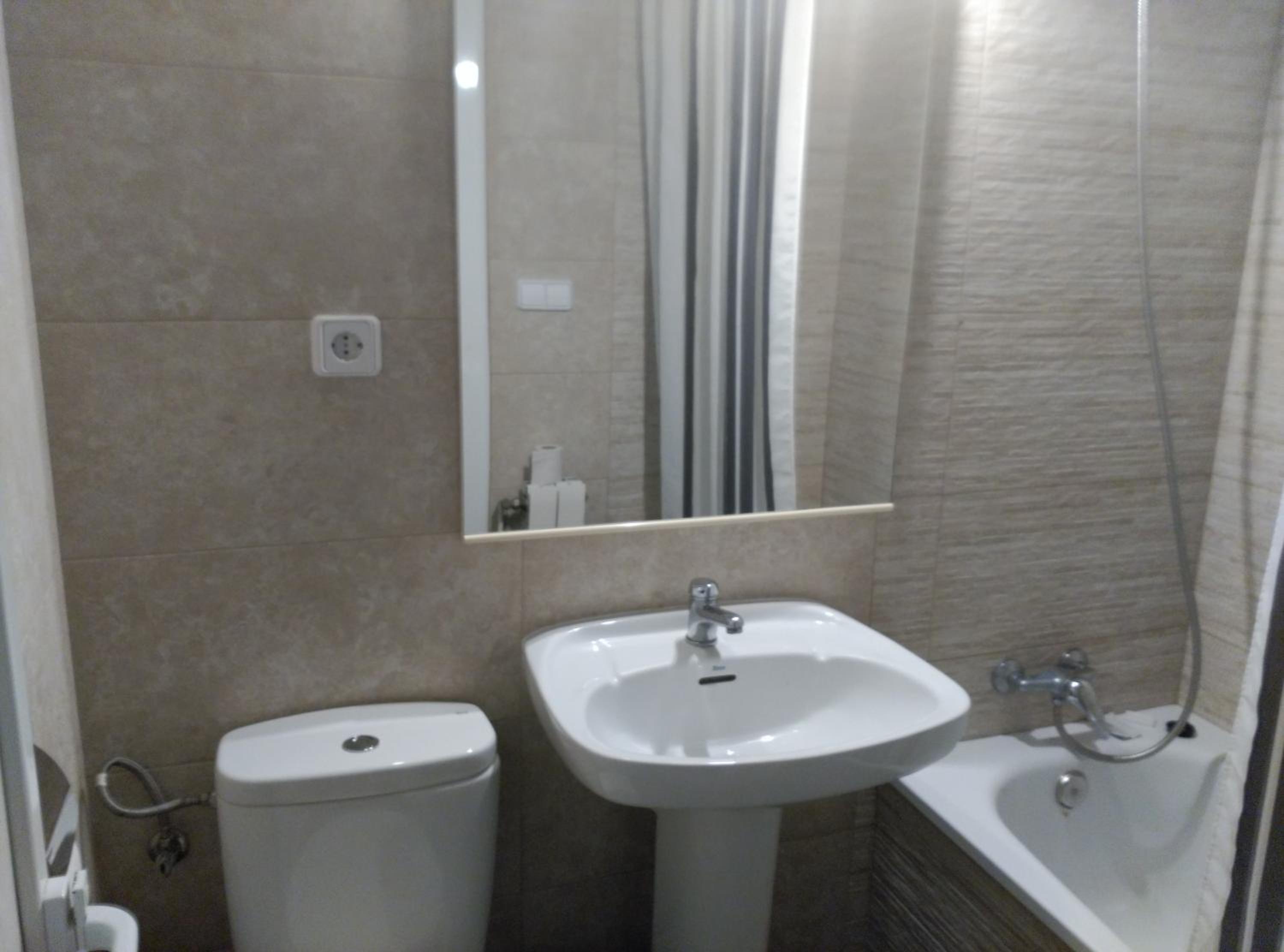 Twin Room with Shared Bathroom photo 2