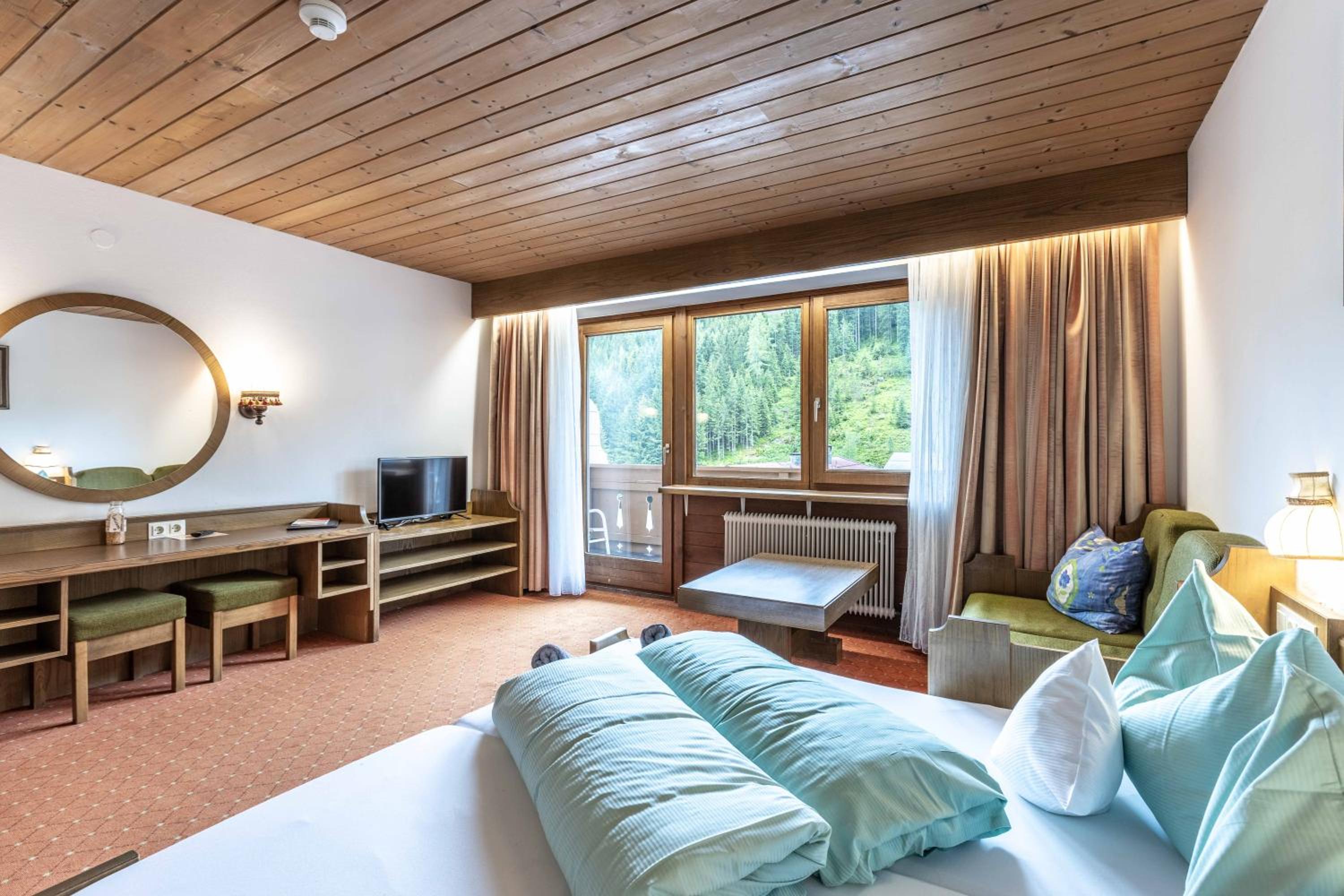 Deluxe Double Room With Balcony photo 1