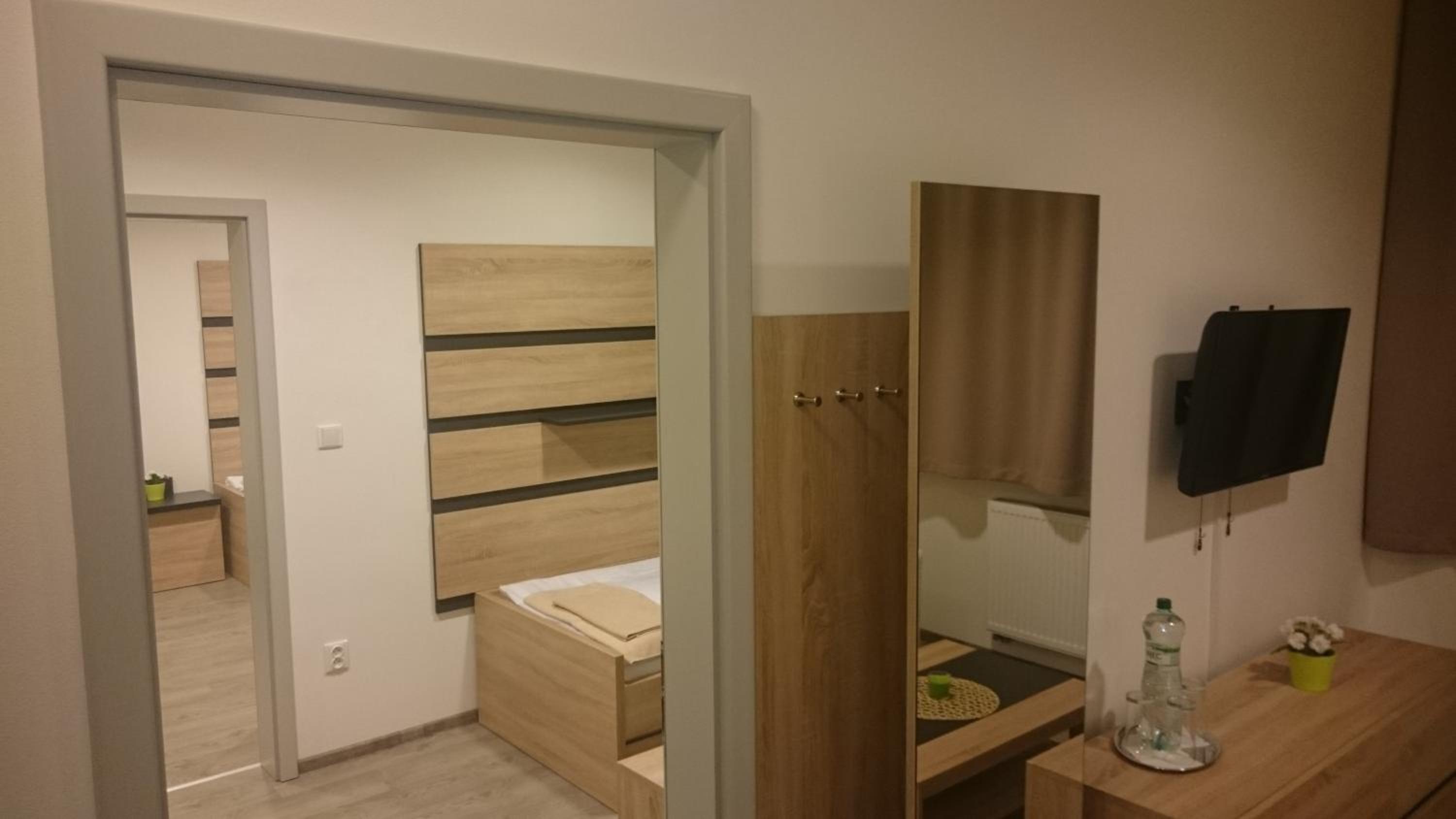 Twin Room with Extra Bed photo 2
