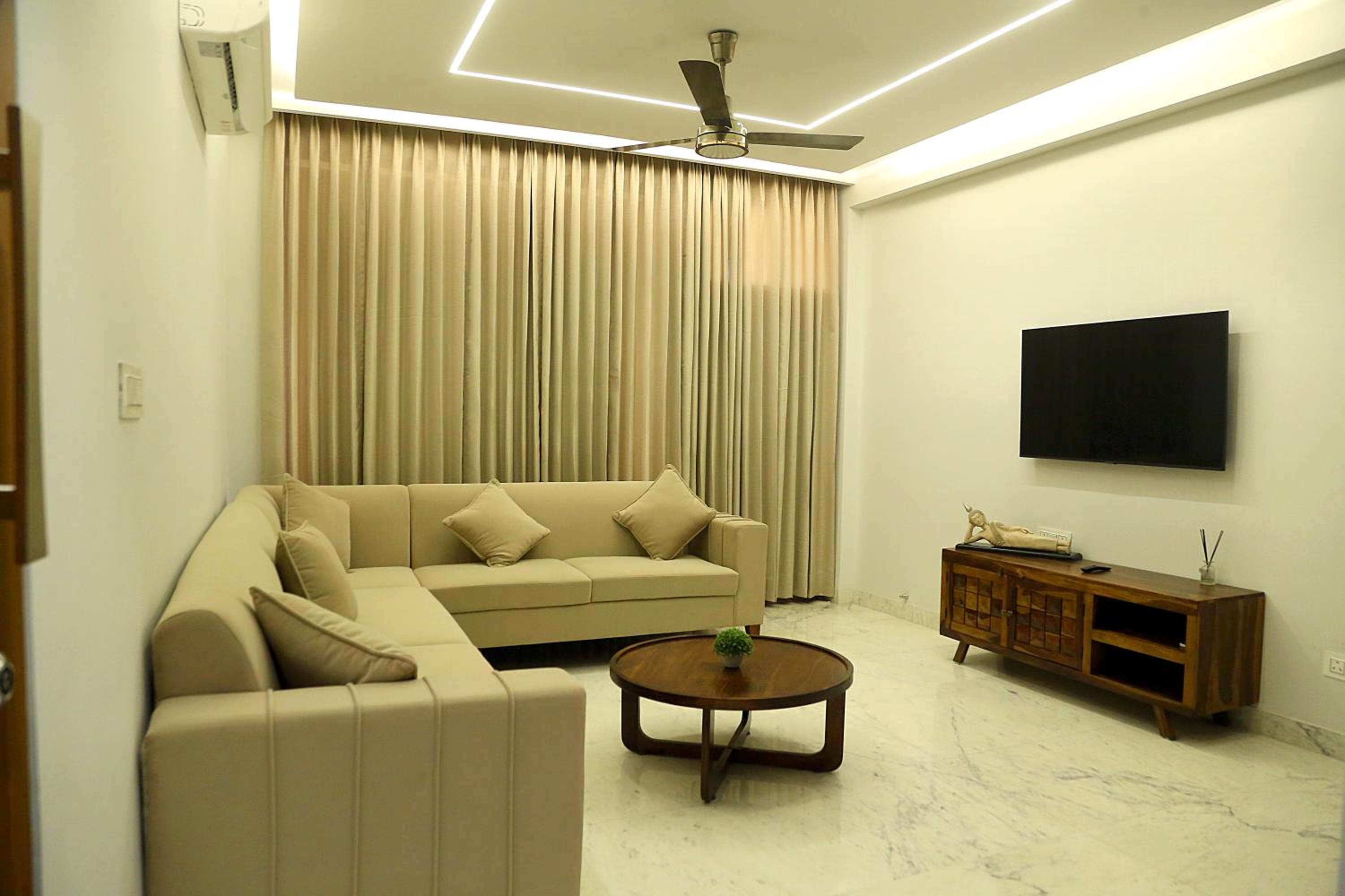 Apartment photo 2