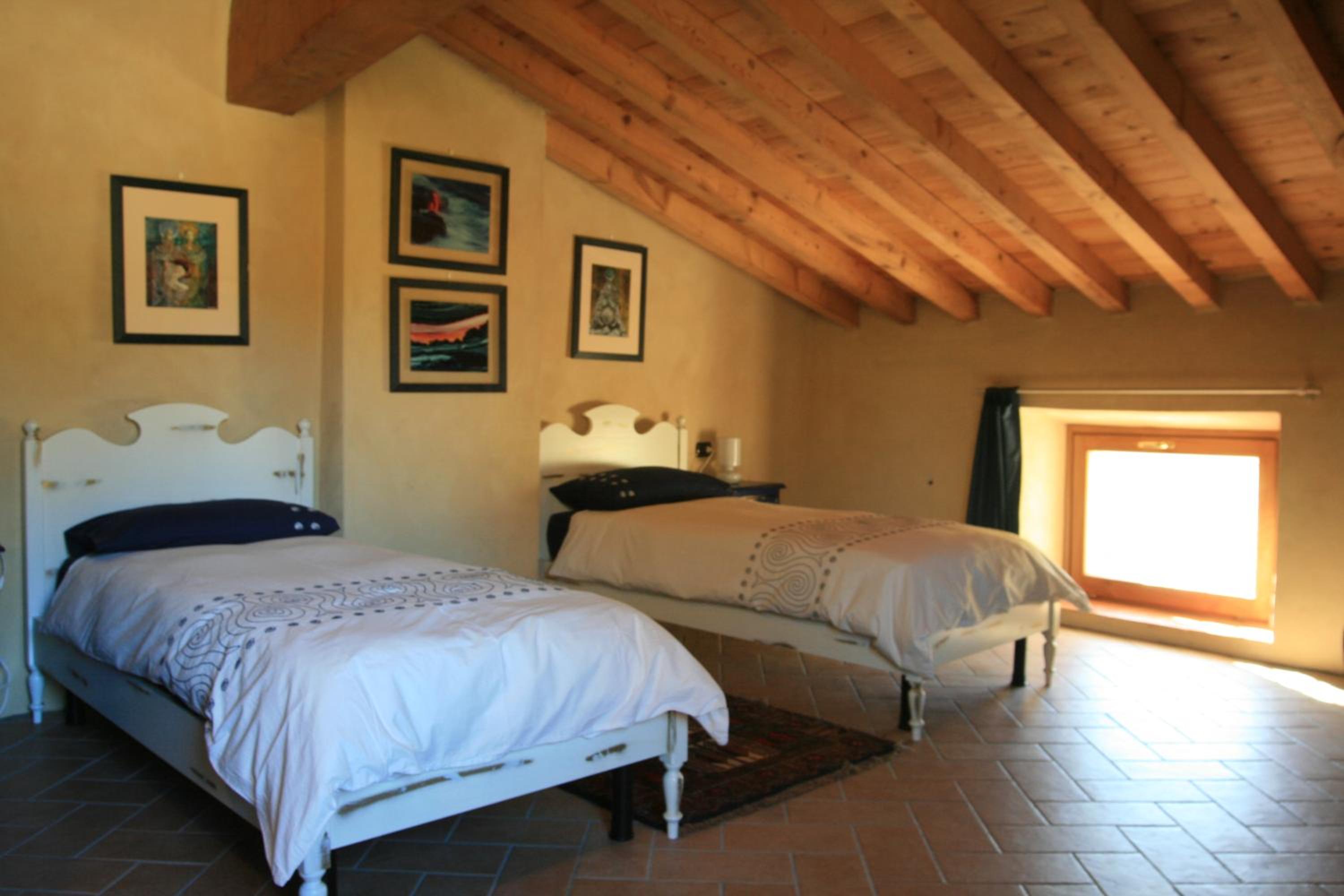 Twin Room with Shared Bathroom photo 1