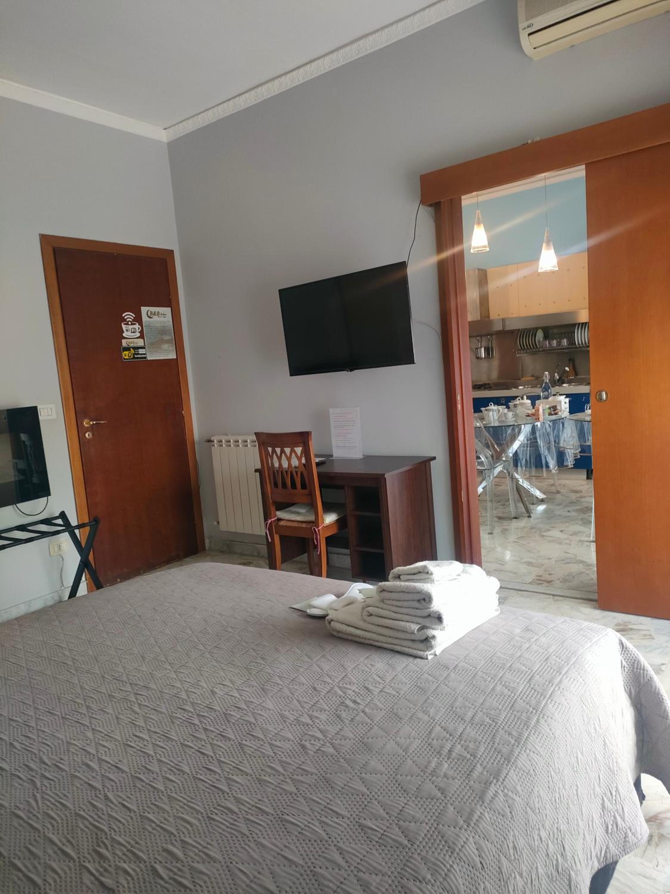 Large Double Room photo 1