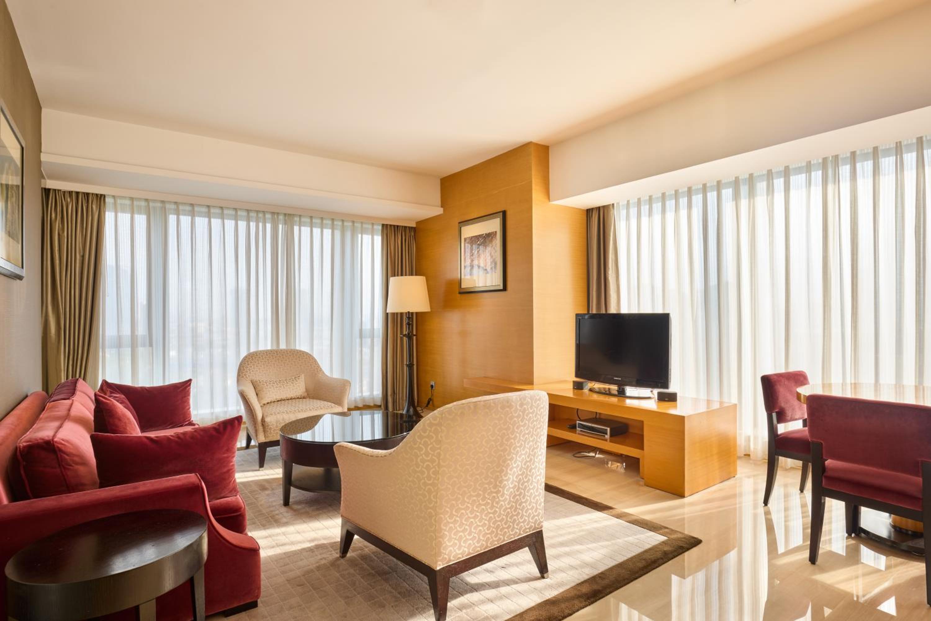 1 Bedroom Executive Suite, 1 King, City view photo 1