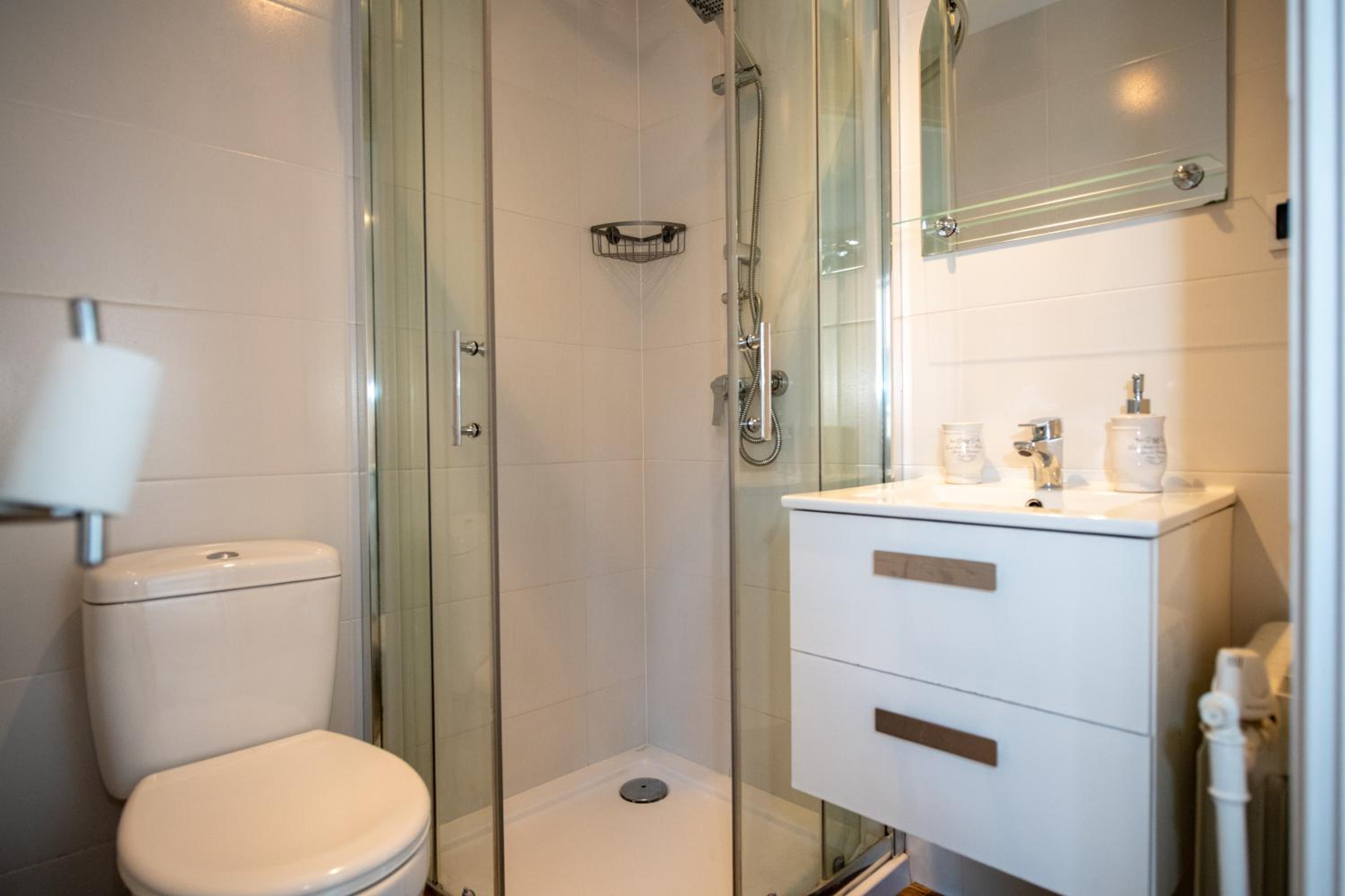 Double Room - Photo 9