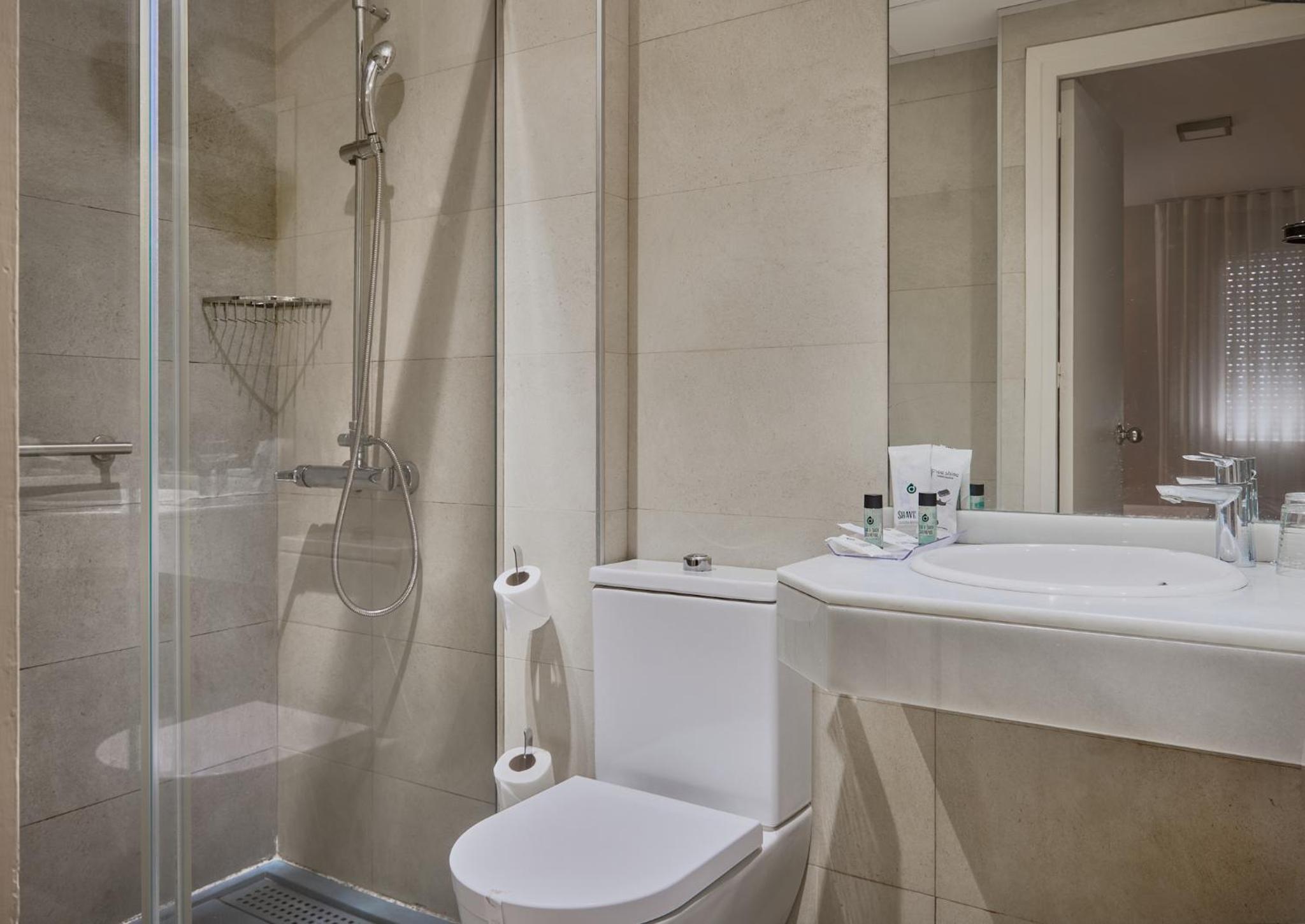 Double or Twin Room - Photo 3