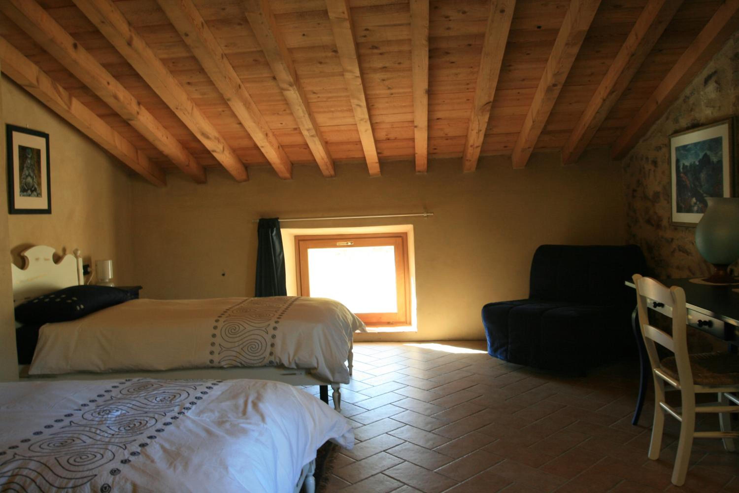 Twin Room with Shared Bathroom photo 2