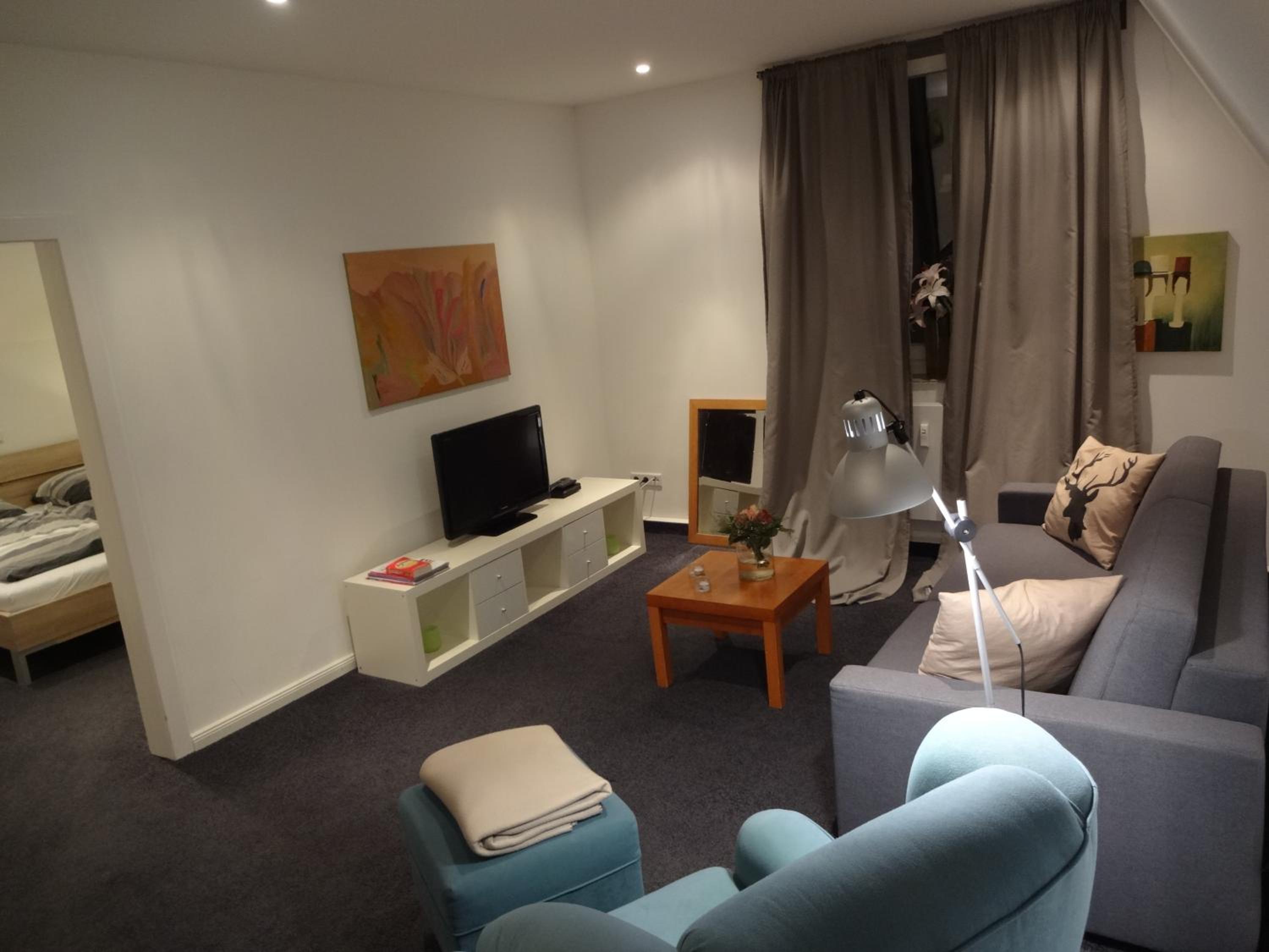 One-Bedroom Apartment photo 1
