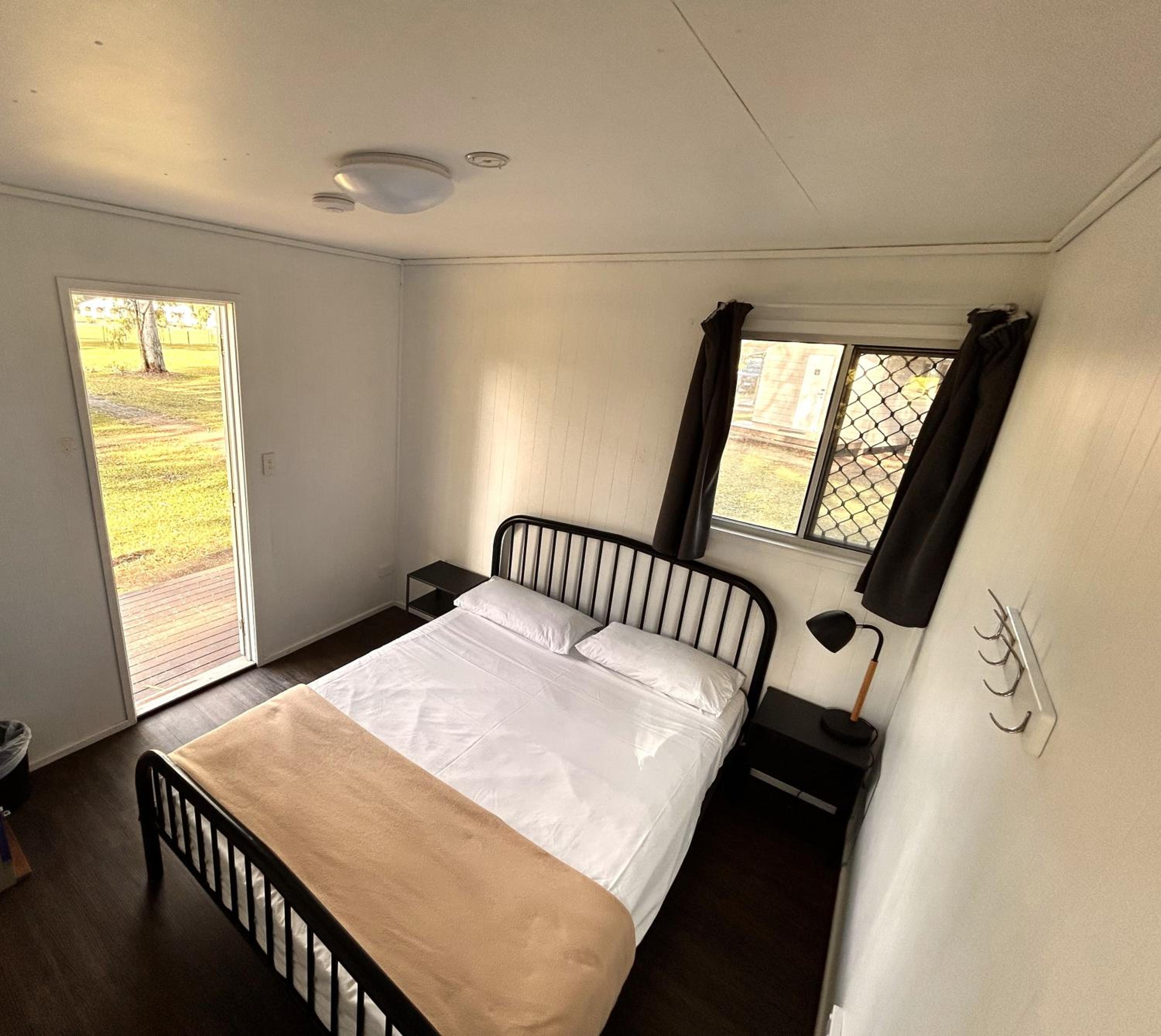 Queen Cabin photo 1