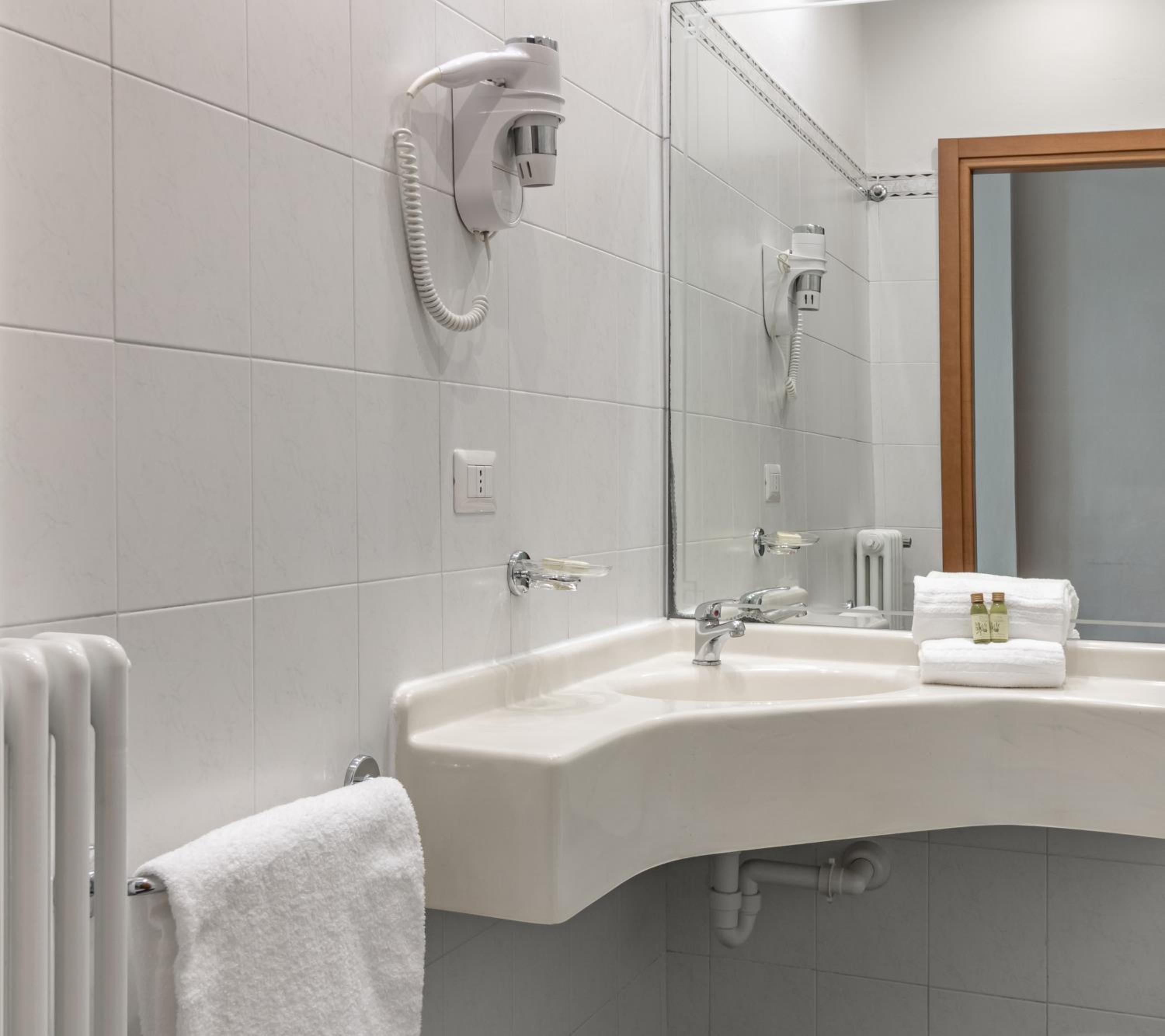 Economy Triple Room - Photo 2