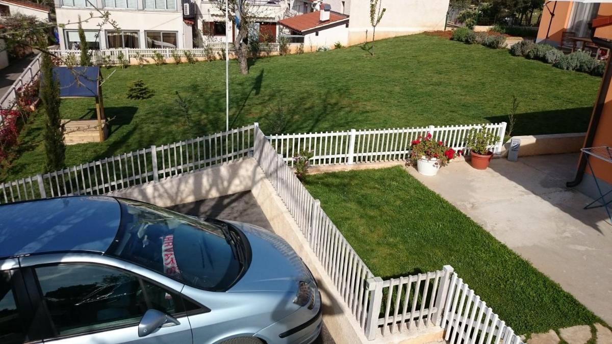 Apartment with Garden View