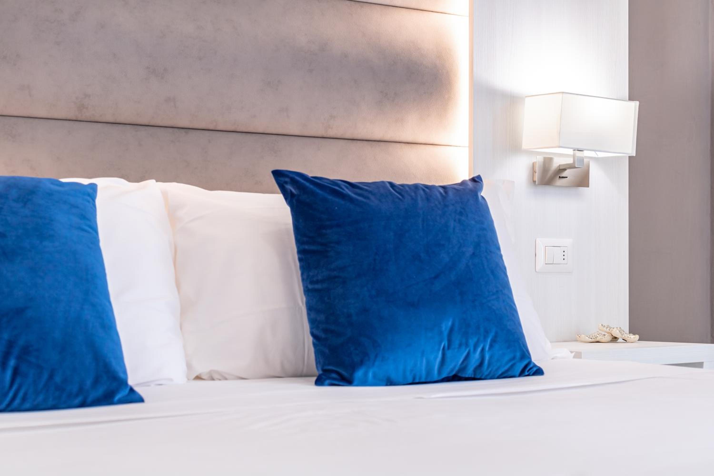 Standard Double or Twin Room - Photo 3