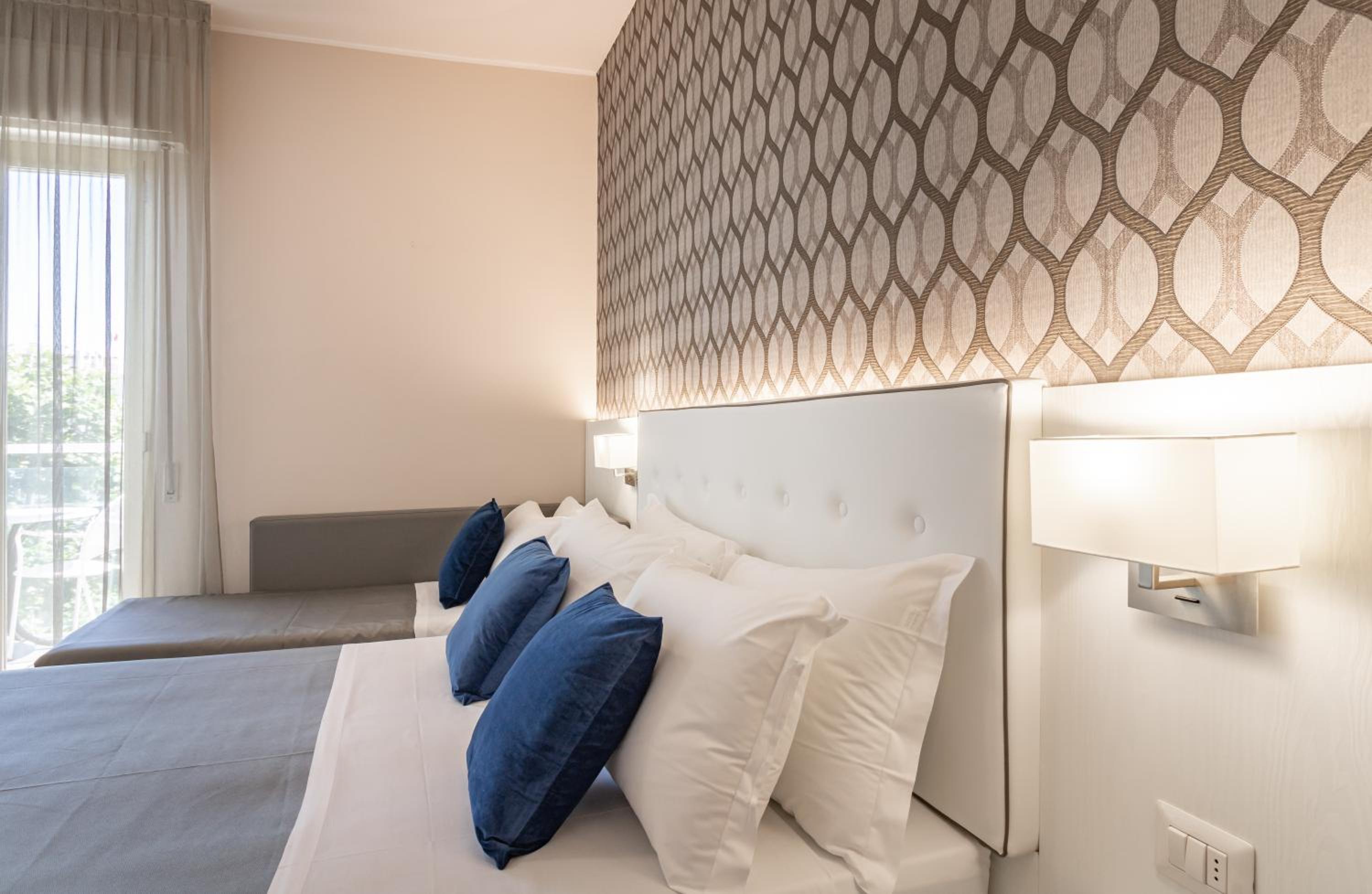 Superior Triple Room with Sea View - Photo 1