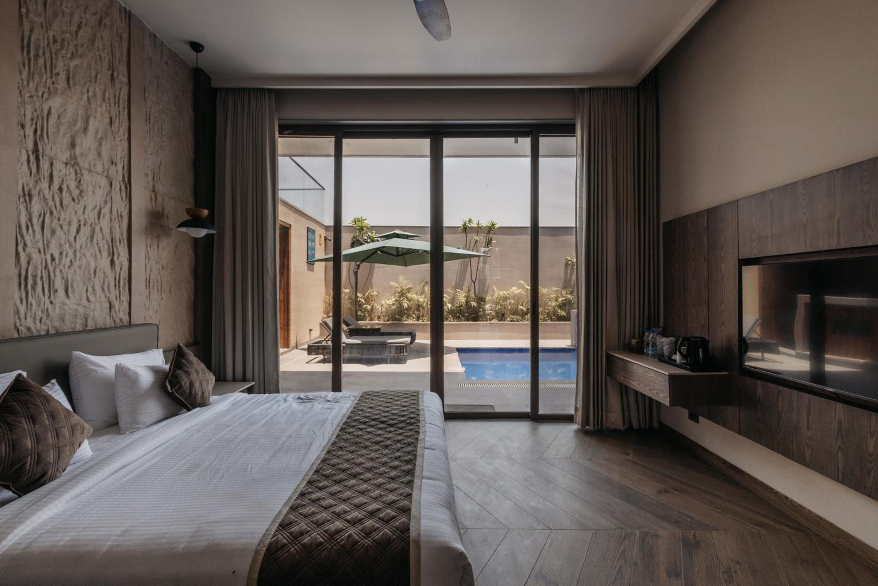 Villa with Private Pool - Photo 11