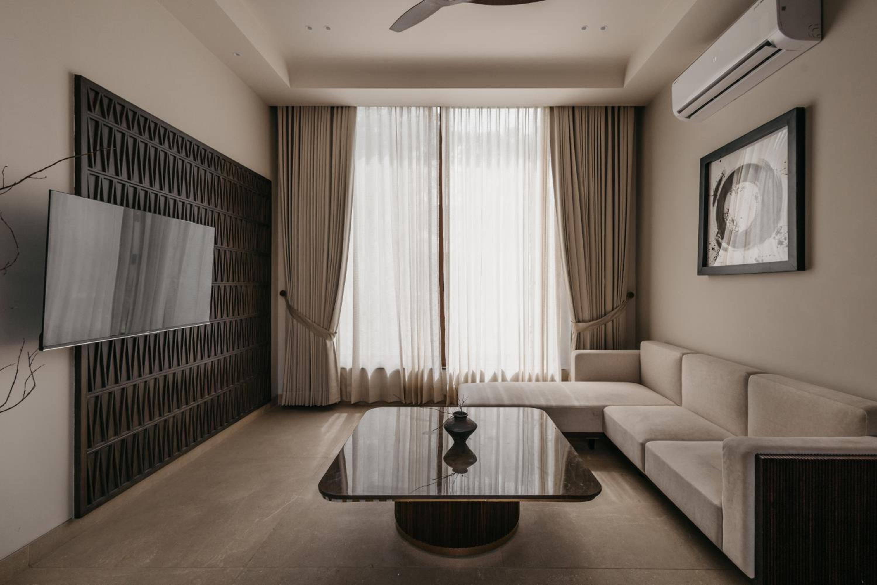 Suite with Hot Tub - Photo 15