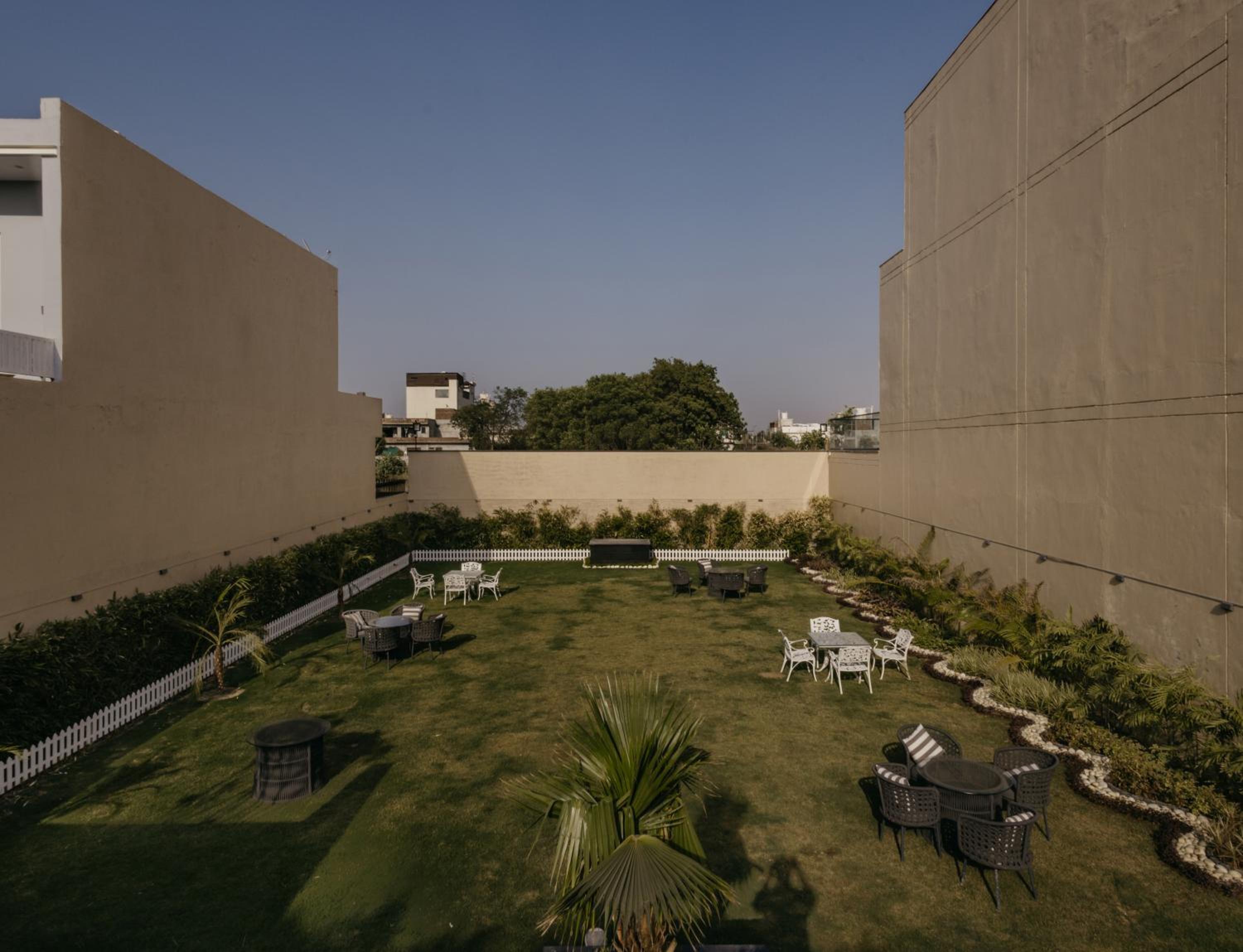 Villa with Private Pool - Photo 7