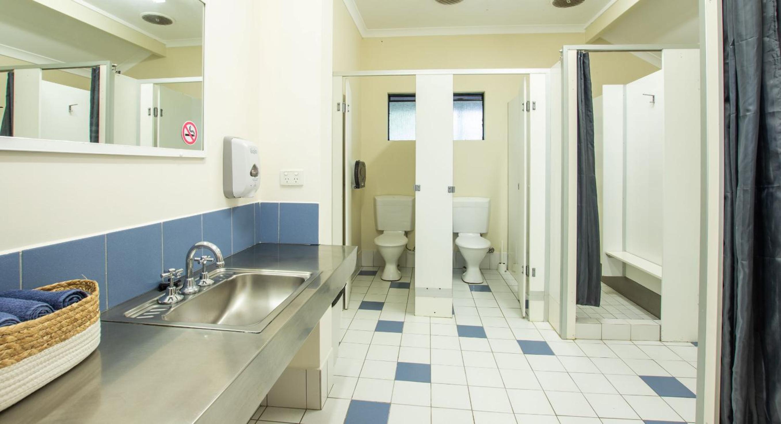 Twin Room with Shared Bathroom photo 3