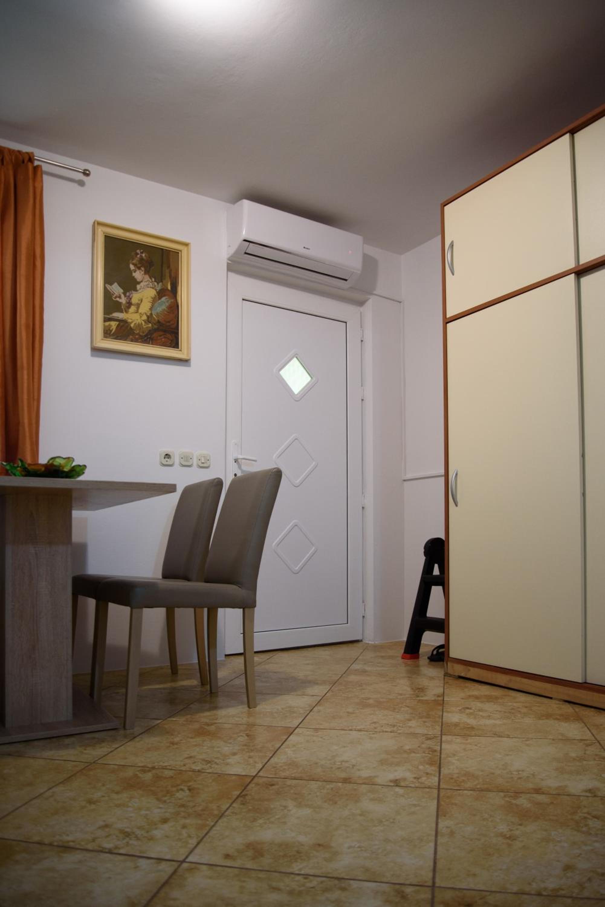 Studio Apartment - Photo 21