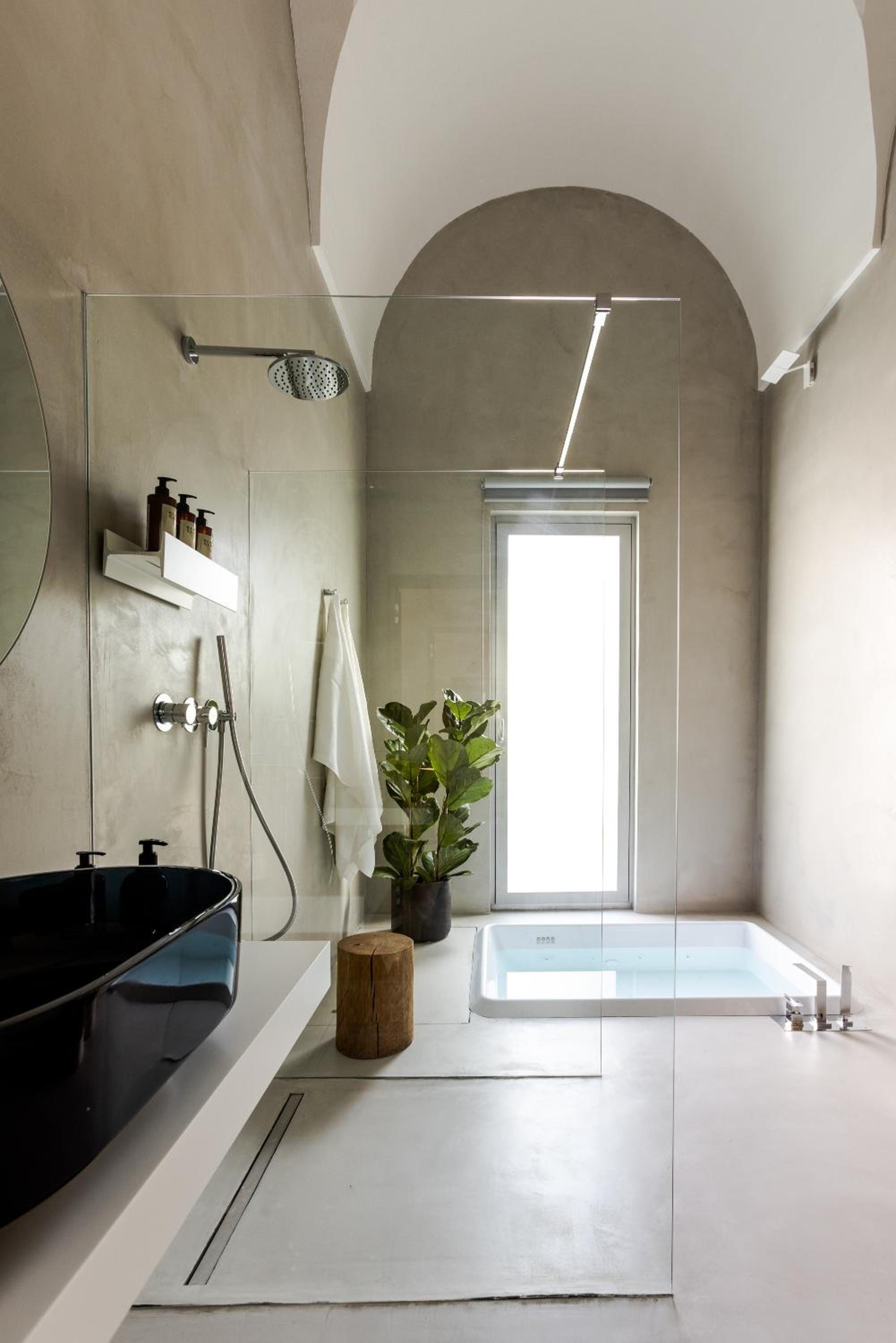 King Room with Spa Bath - Photo 13