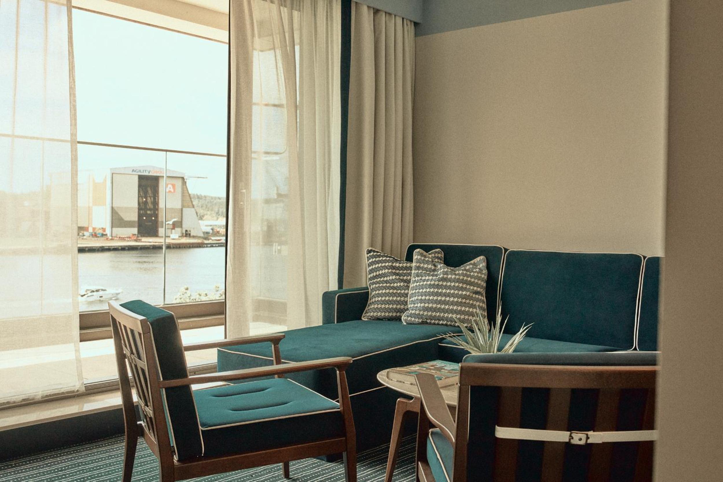 Suite Oceanfront with Balcony - Photo 7
