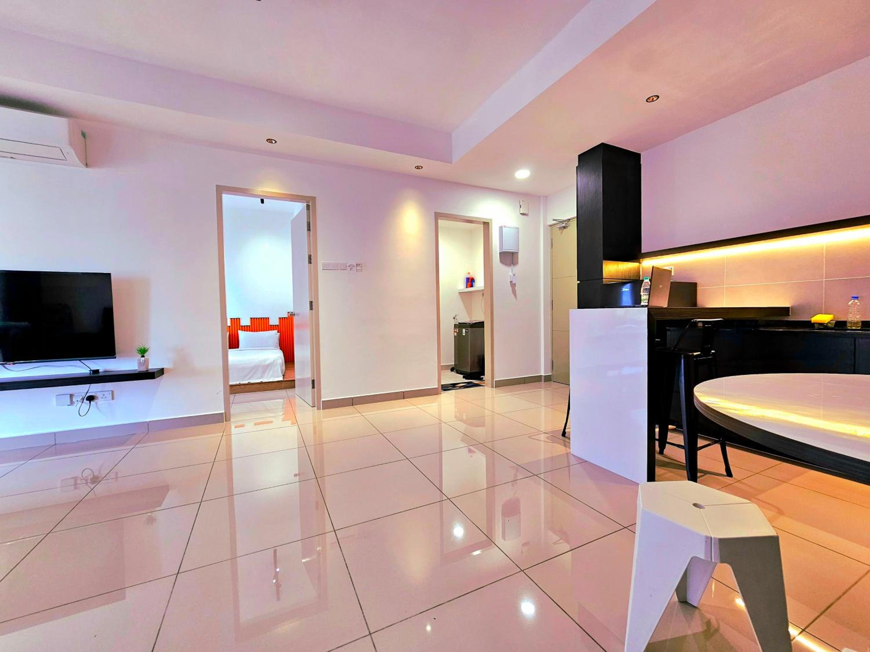 One Bedroom Cozy Apartment (Sea & City View and Near Elevator), photo 6