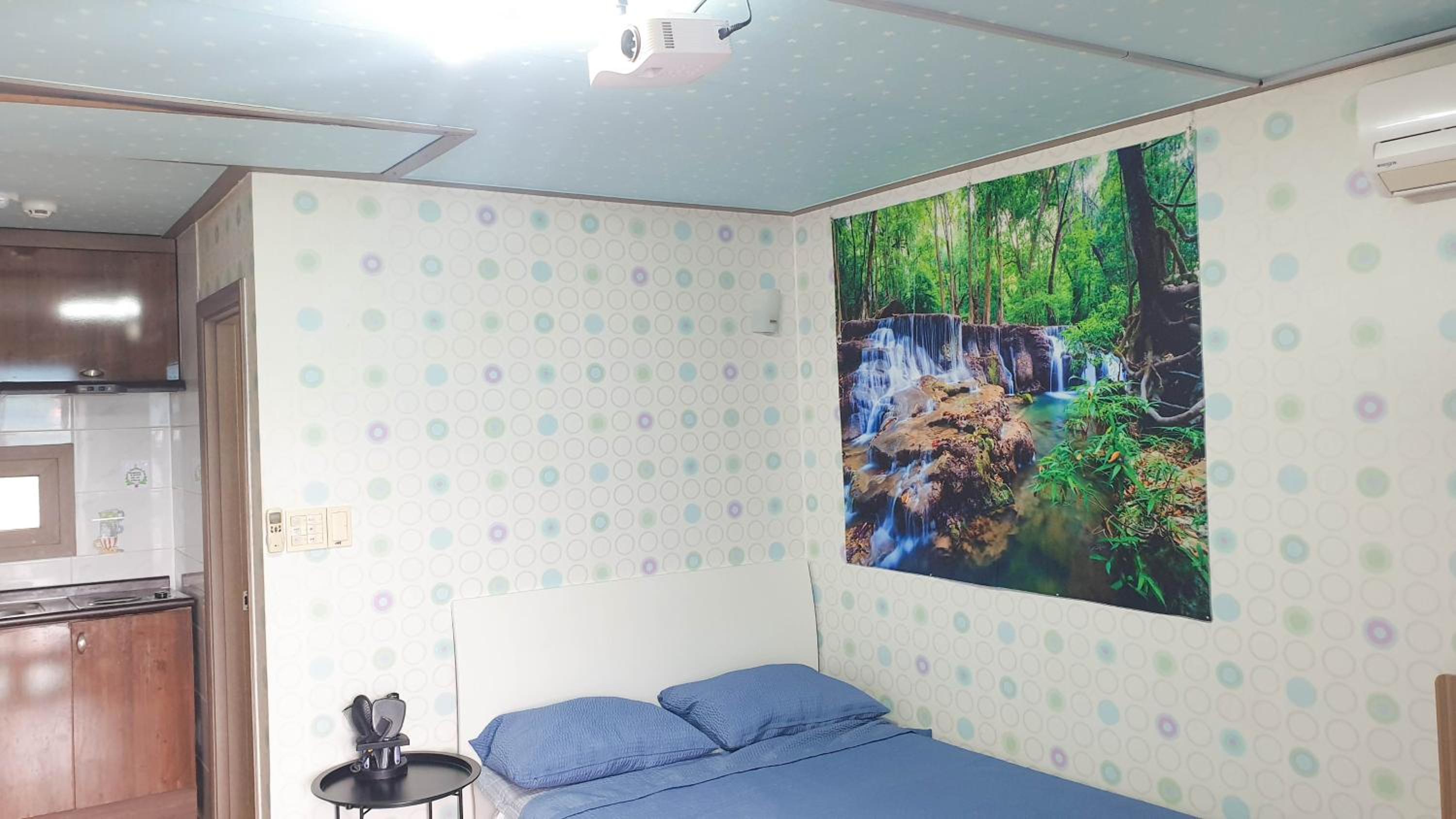 King Room with Balcony - Photo 13