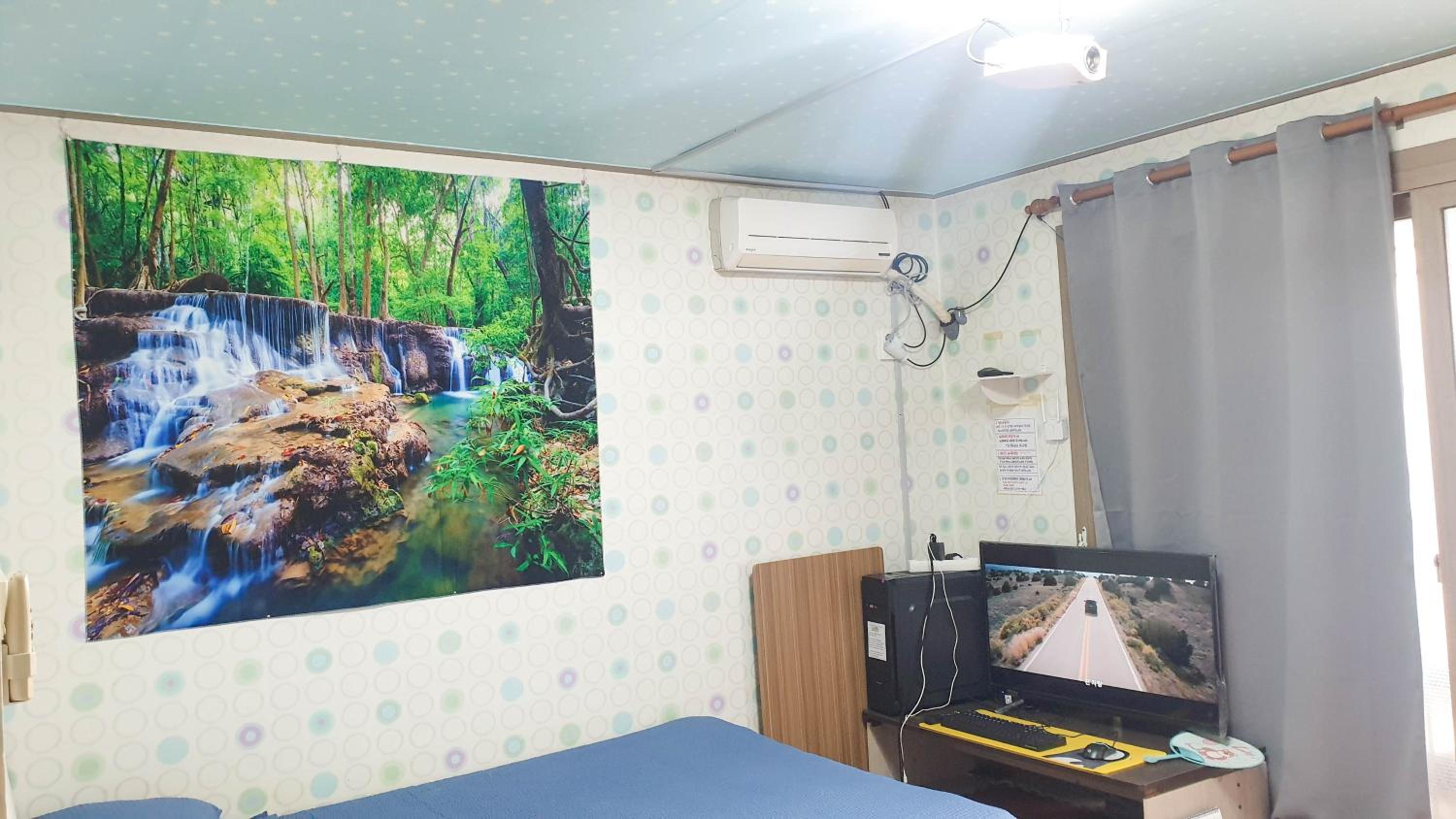King Room with Balcony - Photo 14