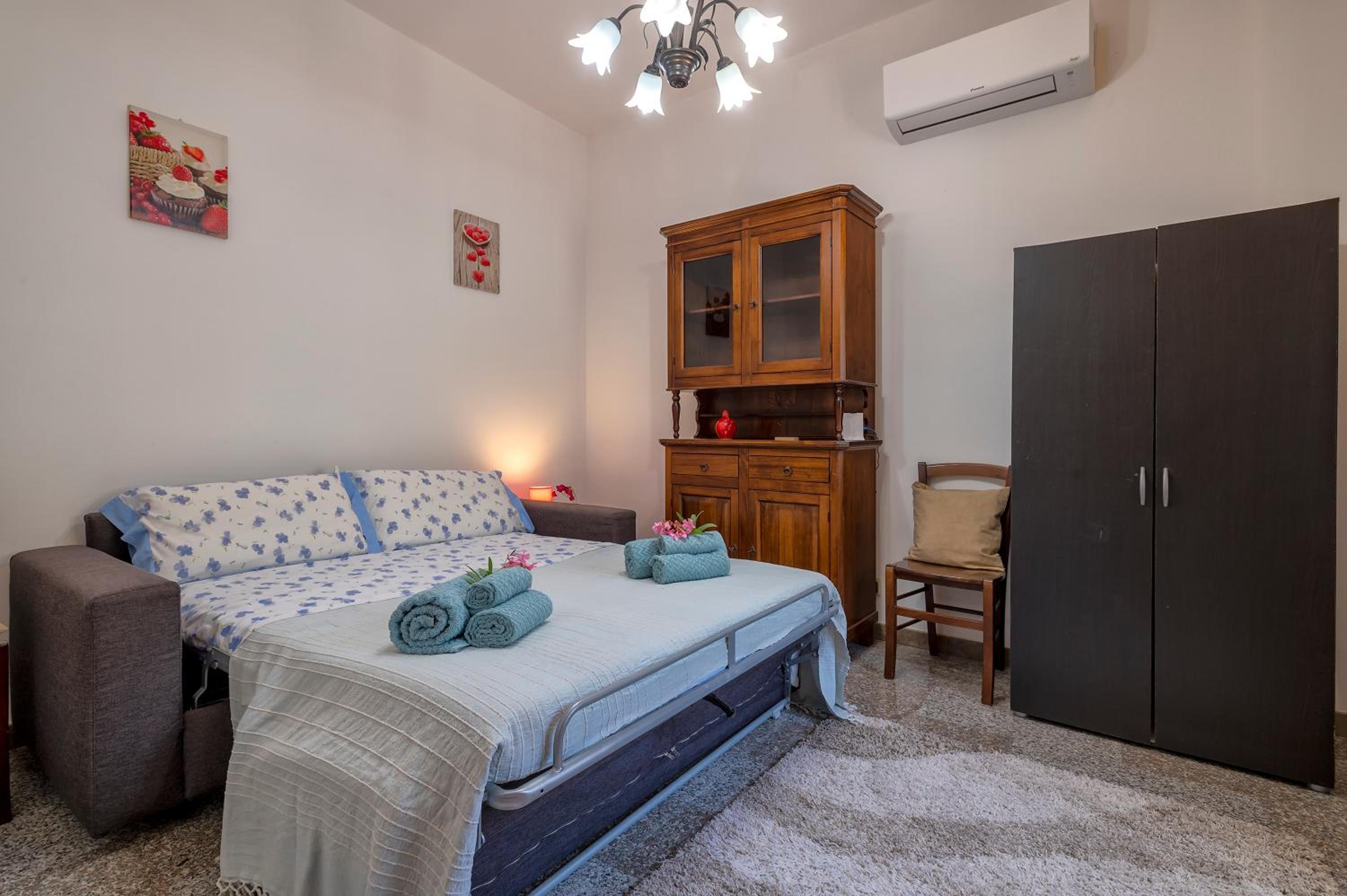 One-Bedroom House photo 1