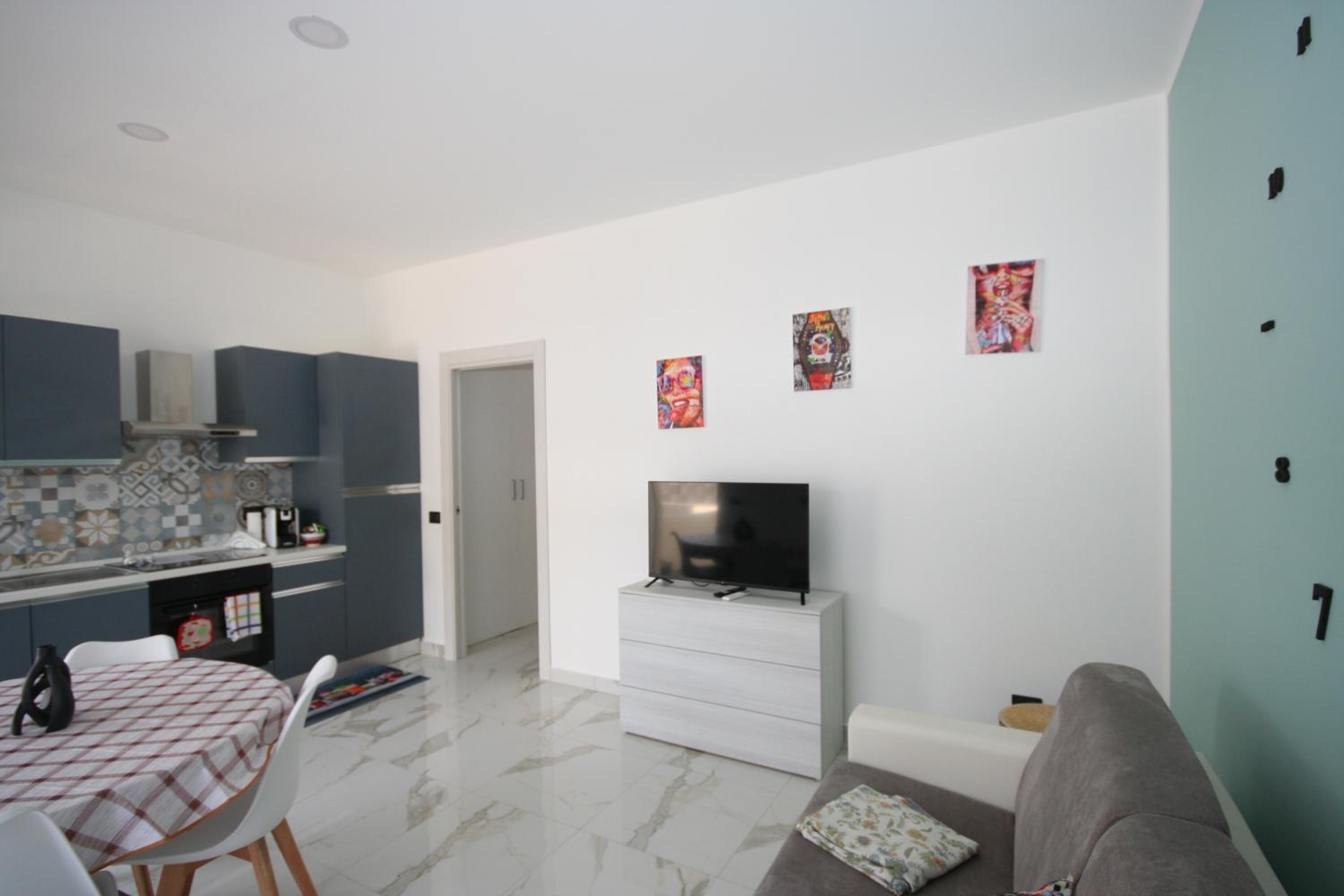 Deluxe One-Bedroom Apartment photo 1