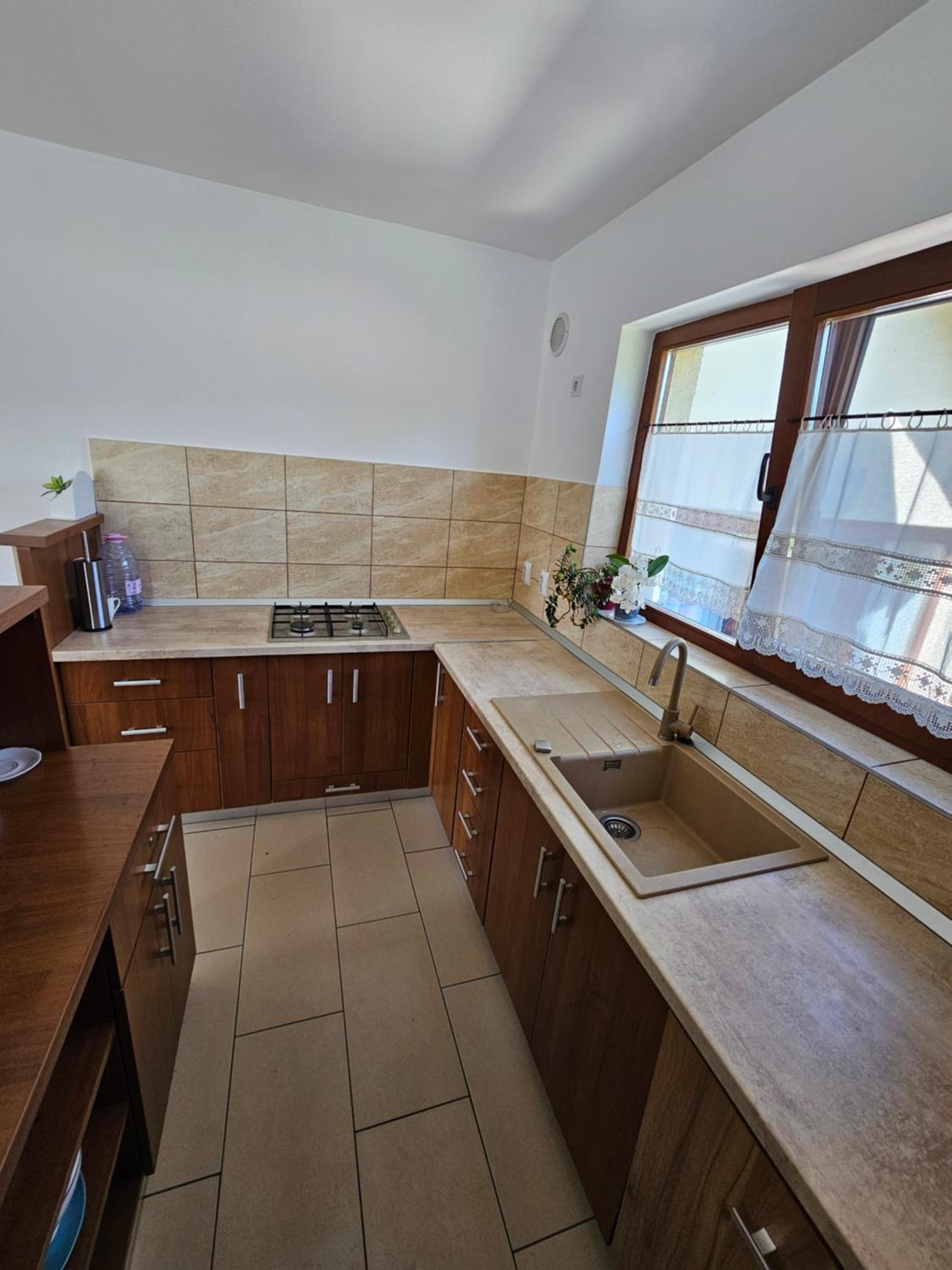 Deluxe Double Room with Balcony - Photo 10