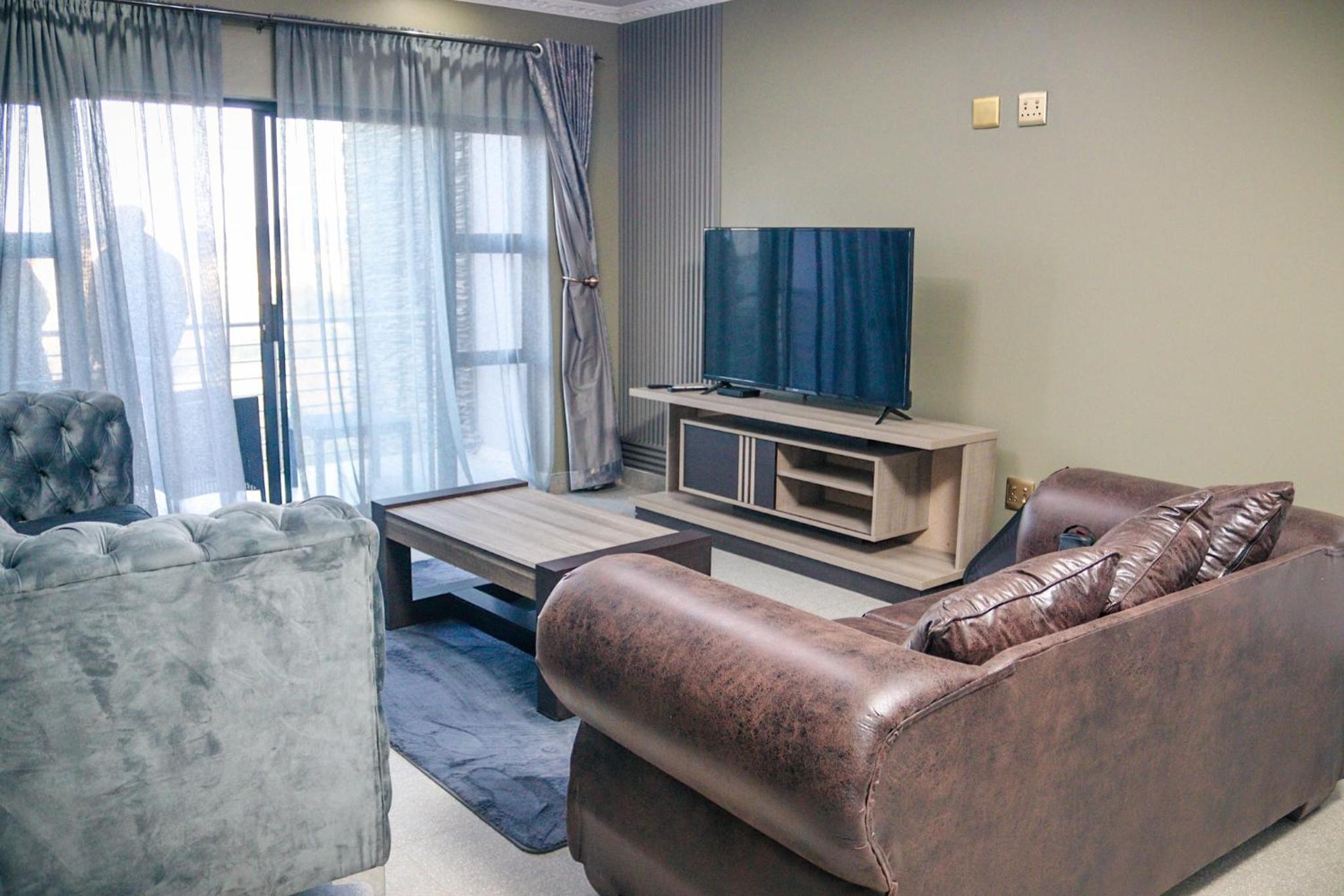 Family Room with Mountain View photo 3