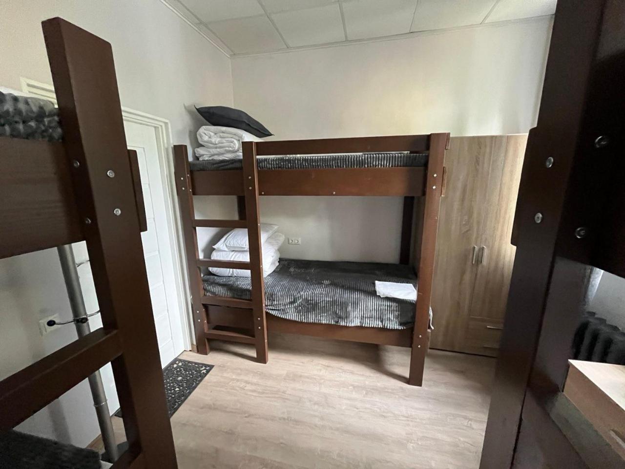 6-Bed Mixed Dormitory Room photo 3