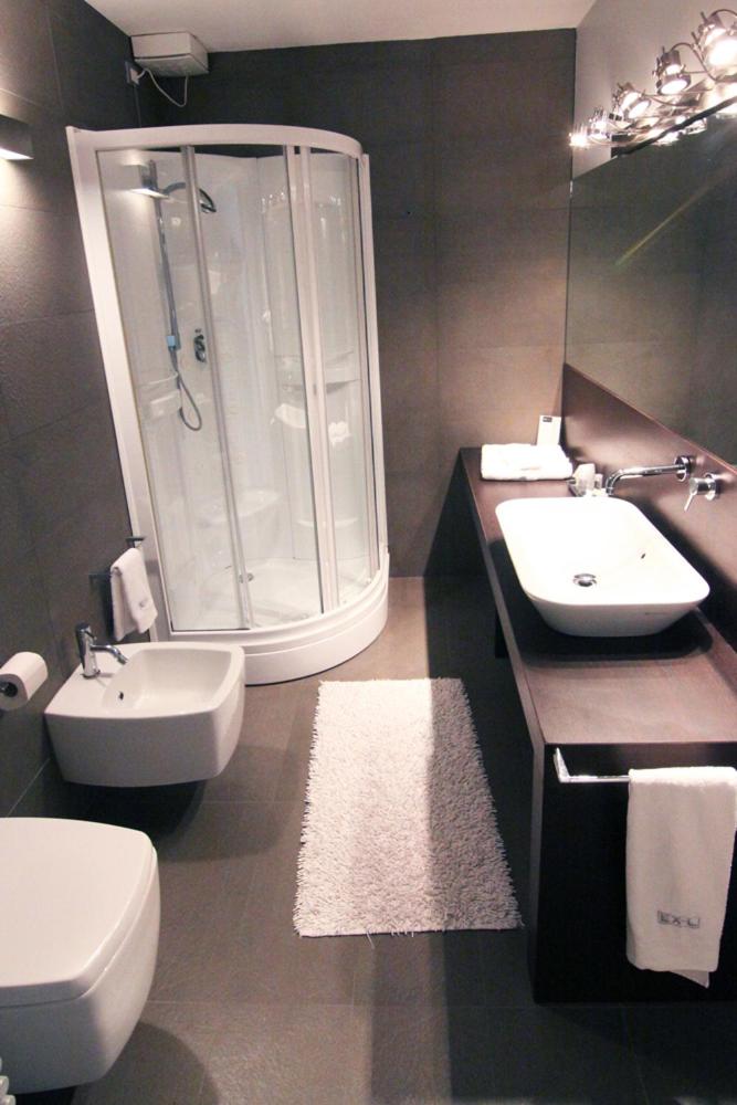Standard Double Room - Photo 20