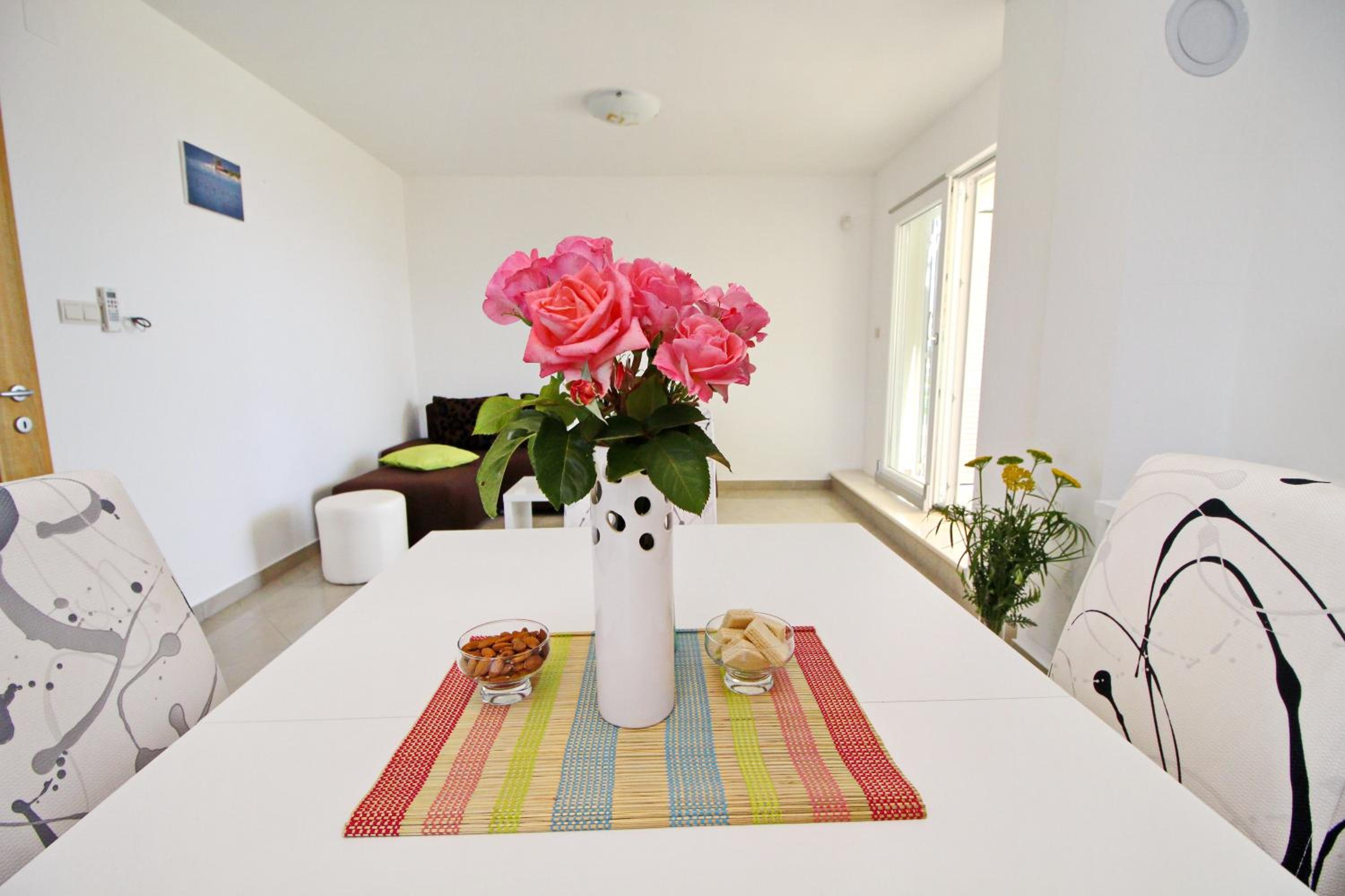 Two-Bedroom Apartment with Balcony and Sea View photo 3