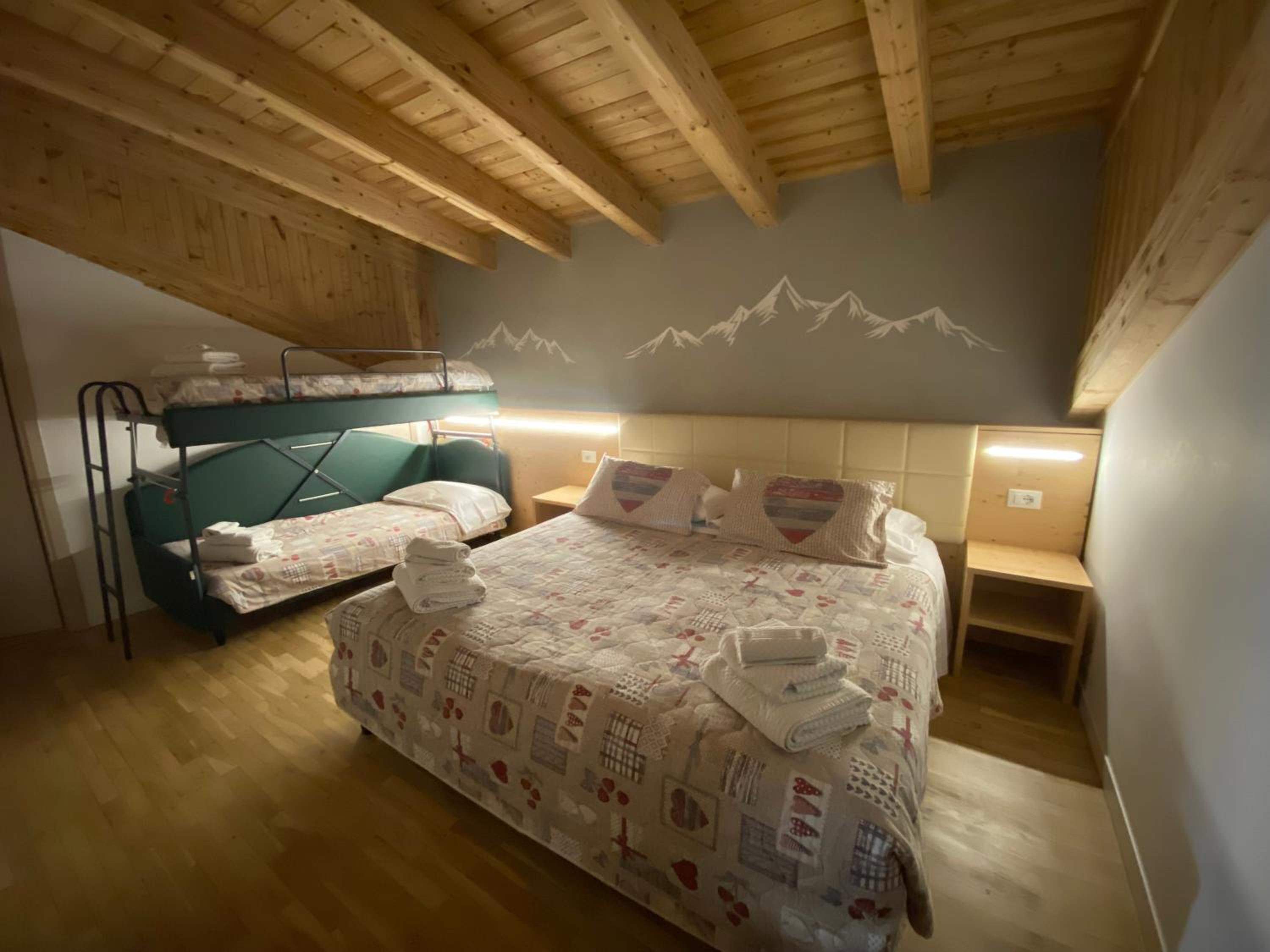 Quadruple Room with Mountain View photo 1