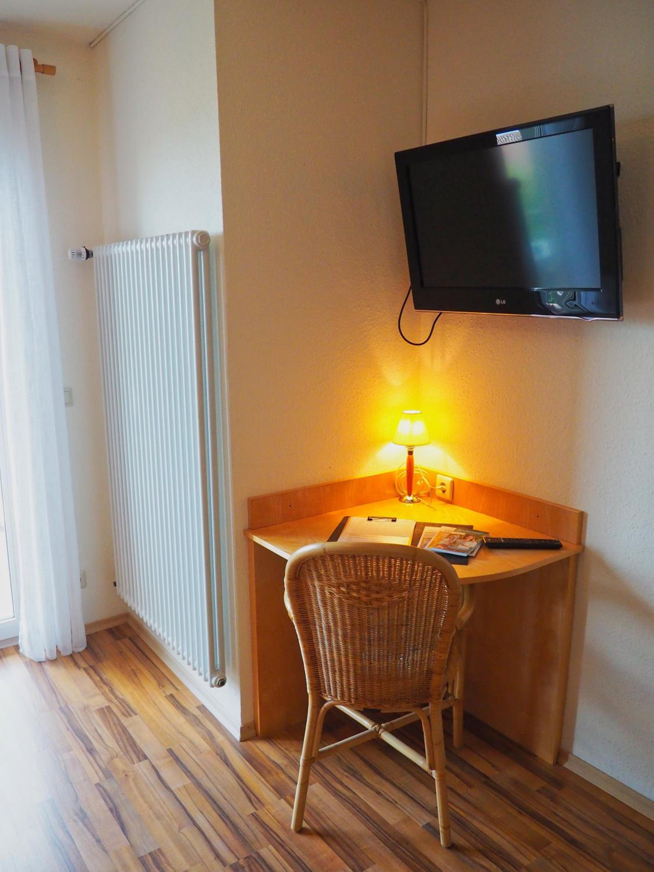 Double Room with Lake View and Balcony photo 2