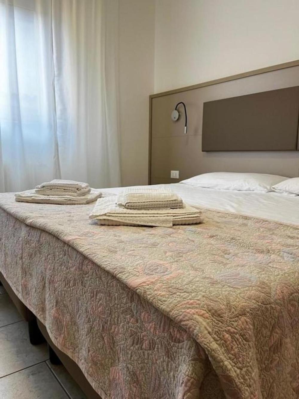 Double or Twin Room photo 3