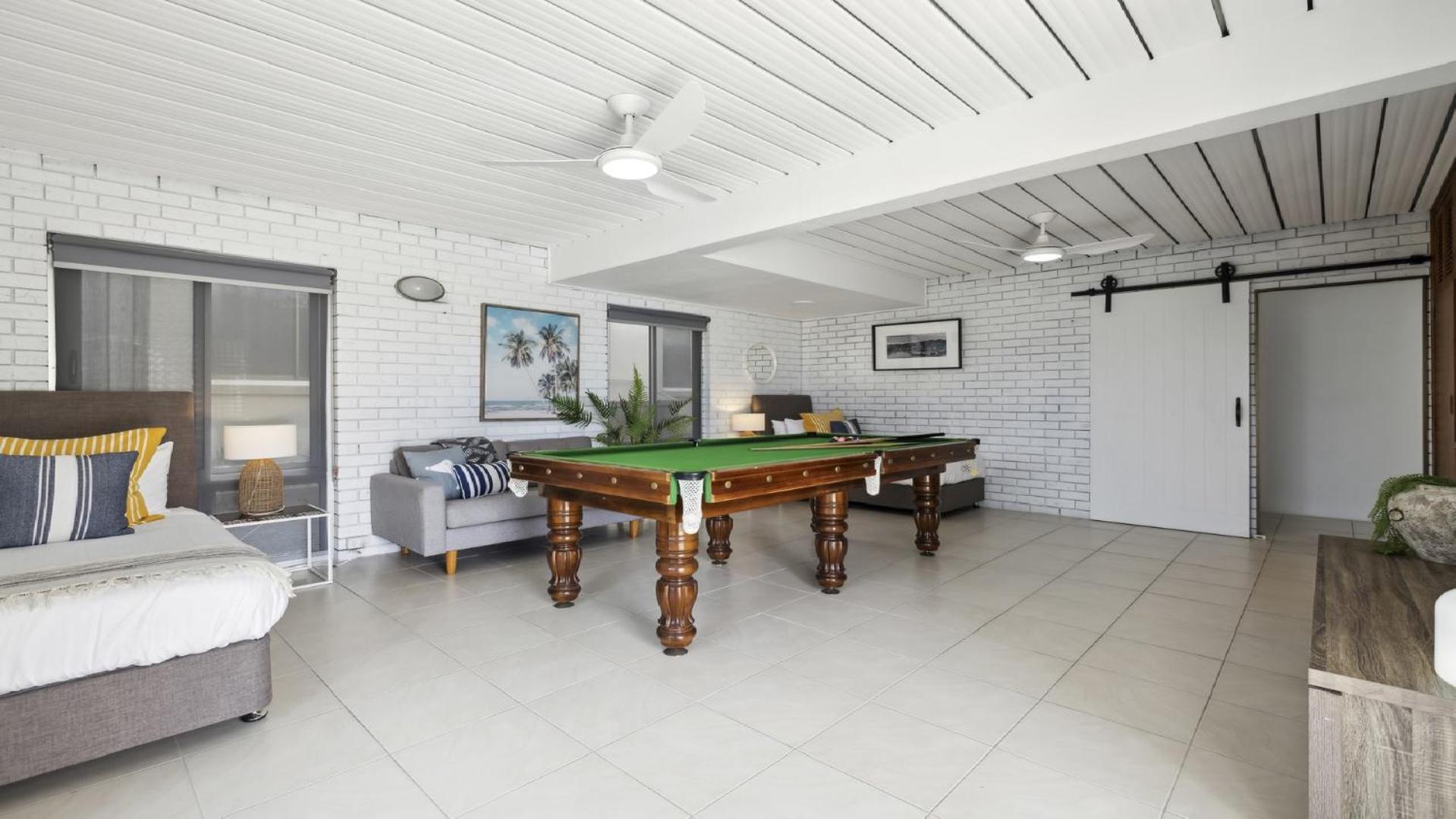 Five-Bedroom House photo 2