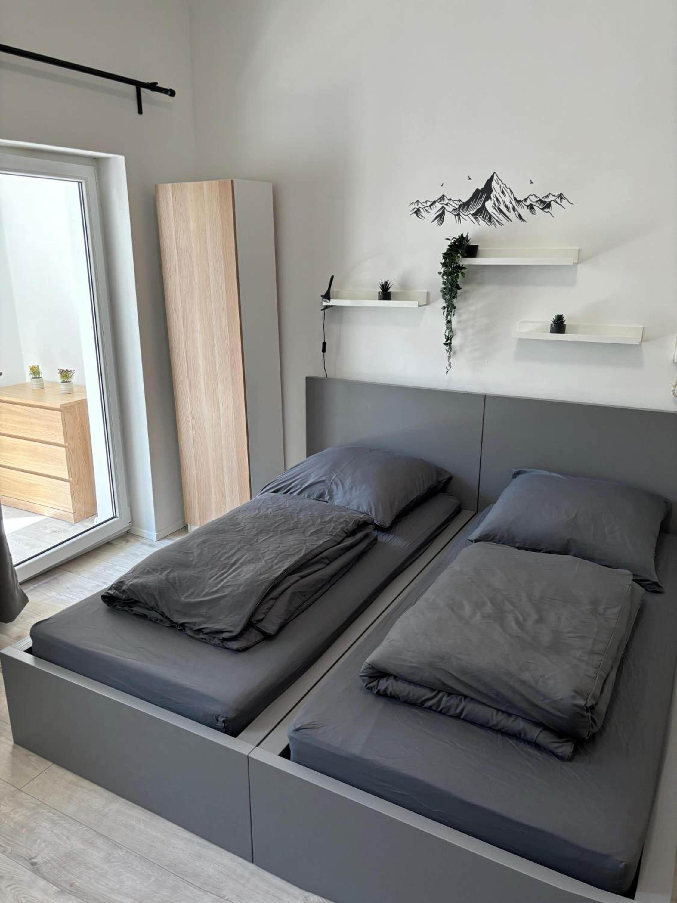 One-Bedroom Apartment photo 1