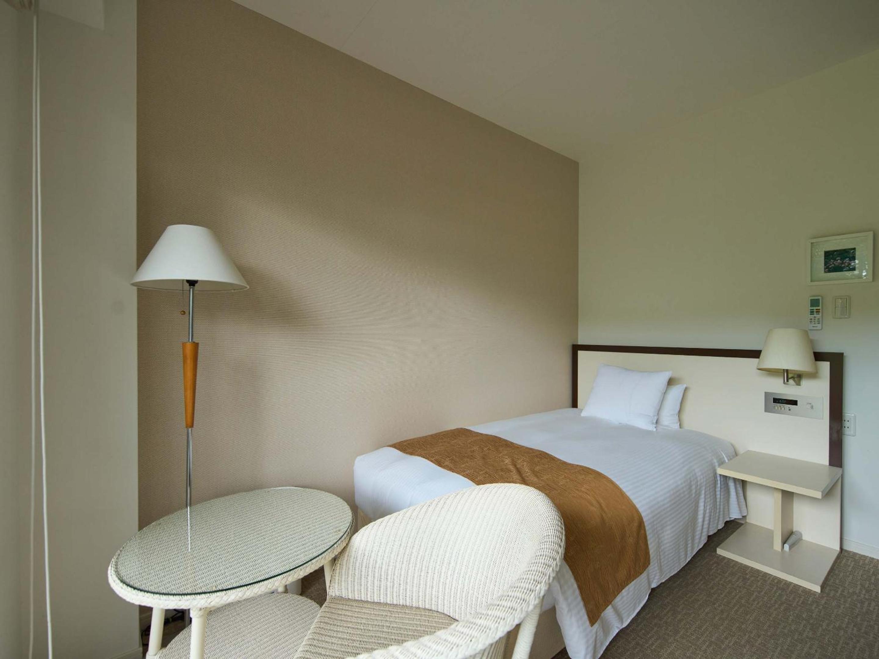Single Room - Non-Smoking photo 3