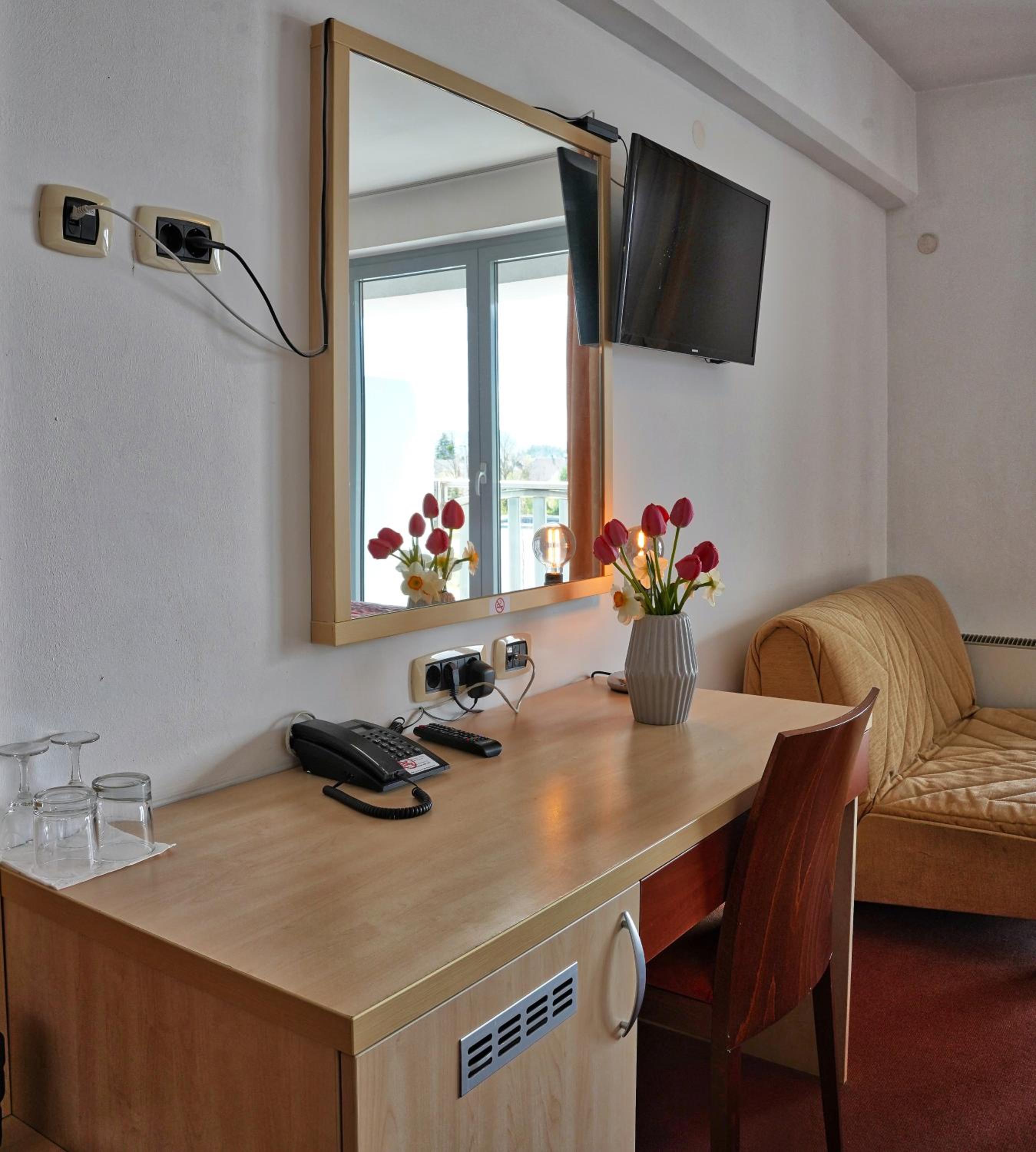 Twin Room with Balcony photo 2