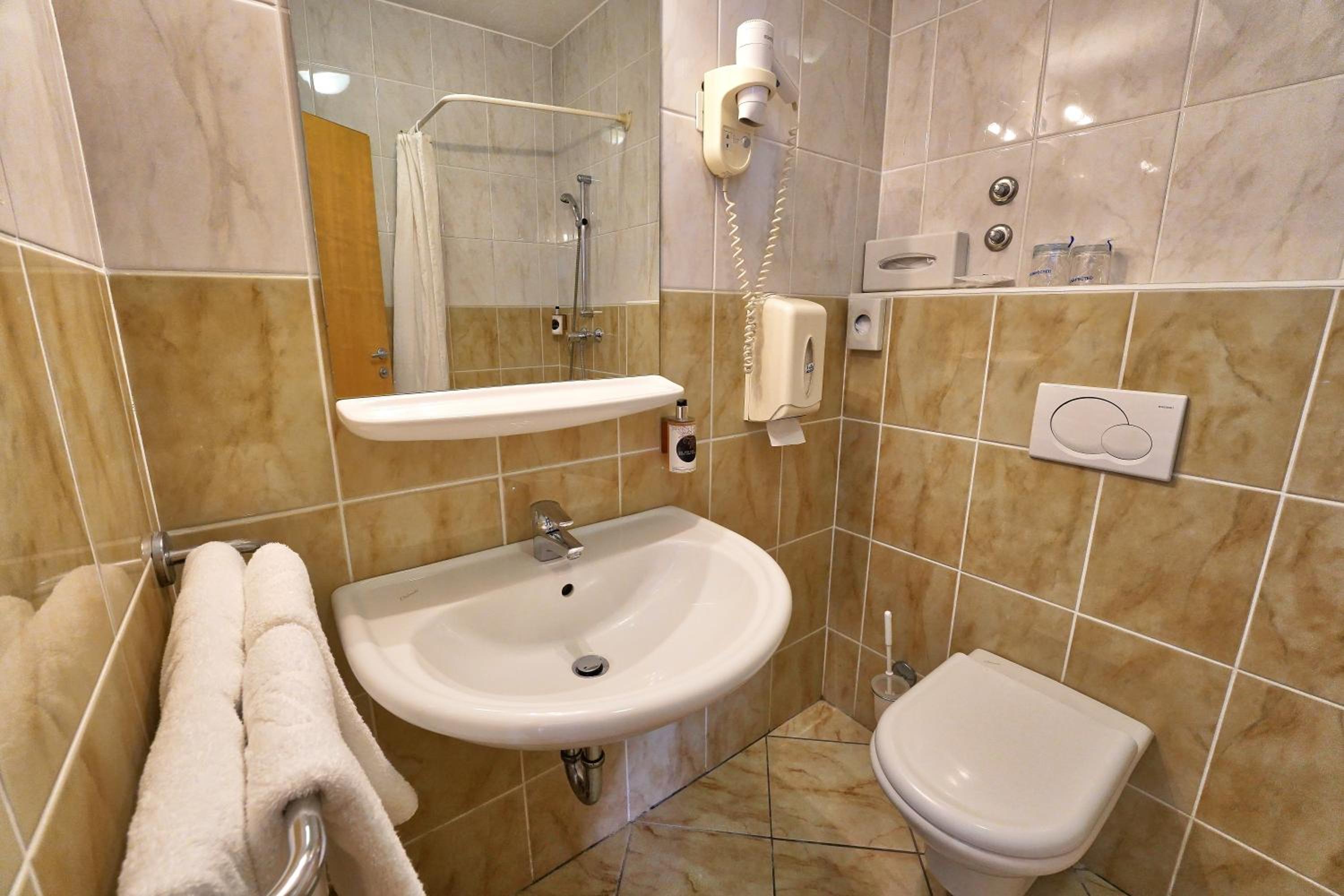 Twin Room with Balcony photo 3