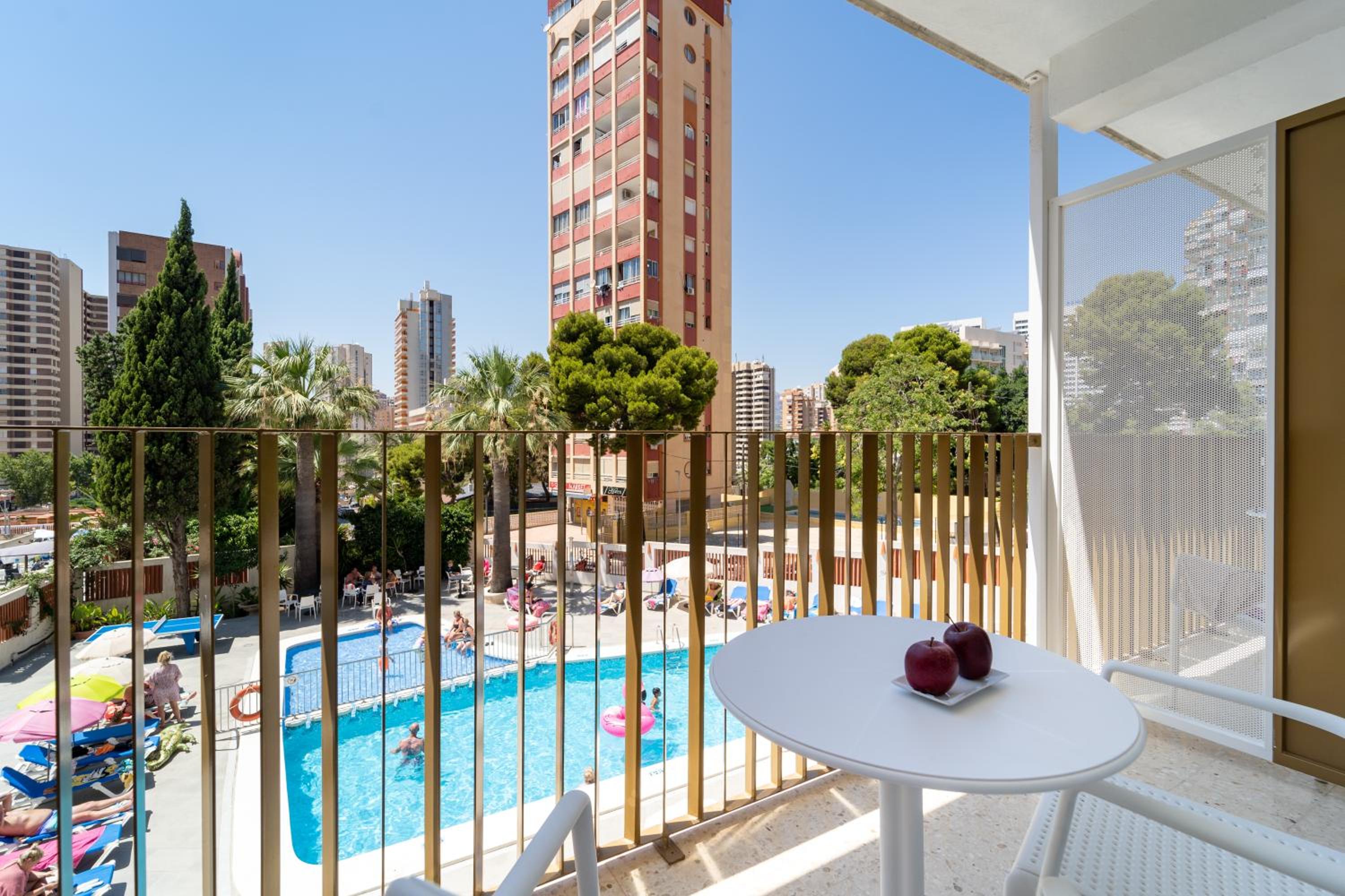Twin Room with Pool View - Photo 9