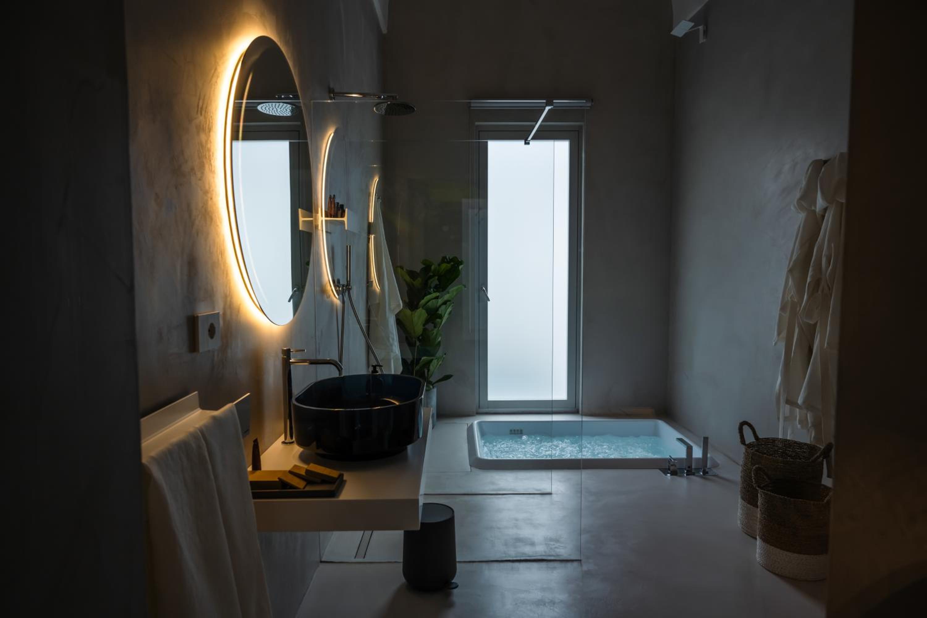 King Room with Spa Bath - Photo 7