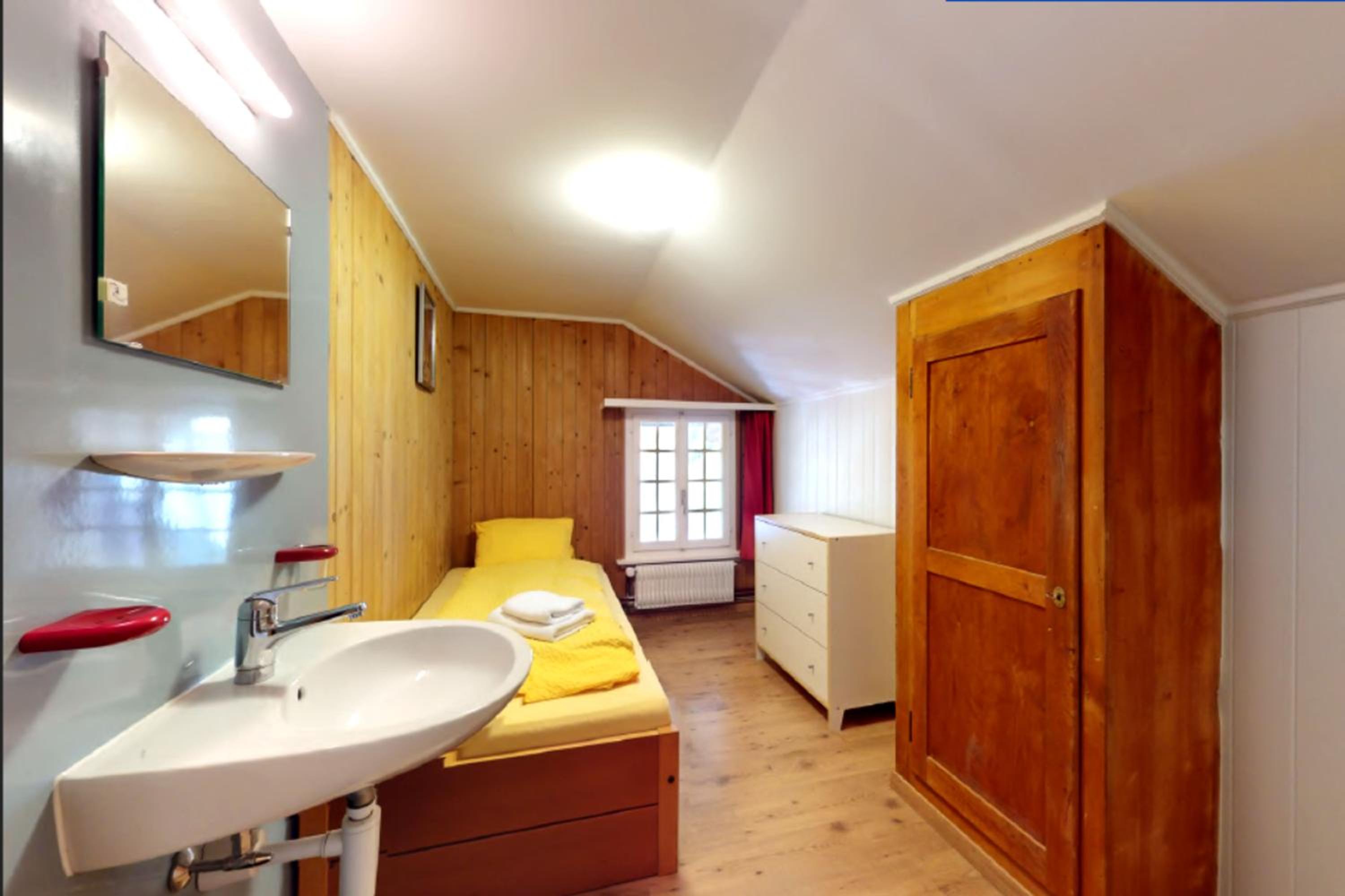 Single Room with Shared Bathroom photo 2
