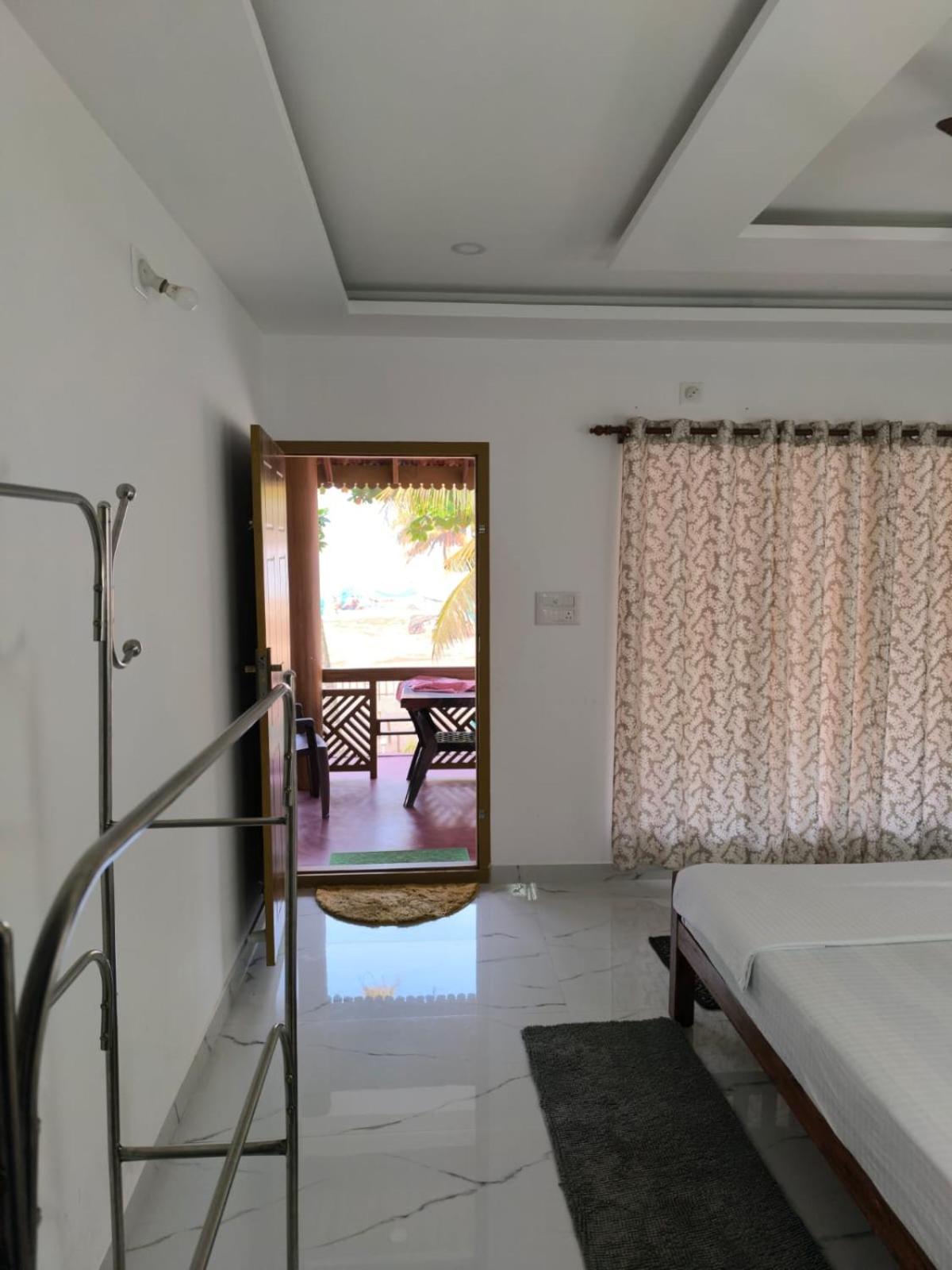 Deluxe Double Room with Balcony and Sea View photo 2