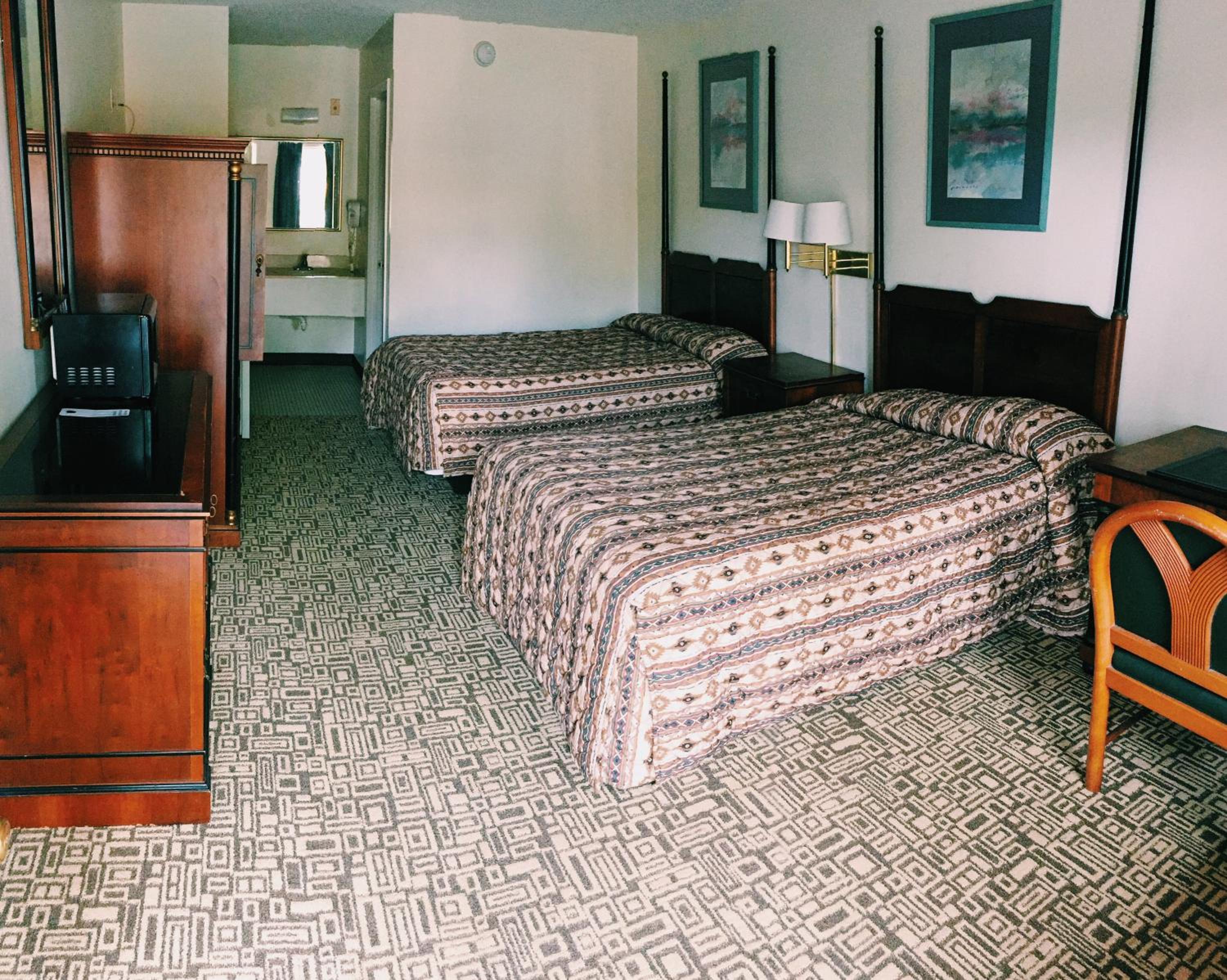 Standard Room with Two Beds photo 1